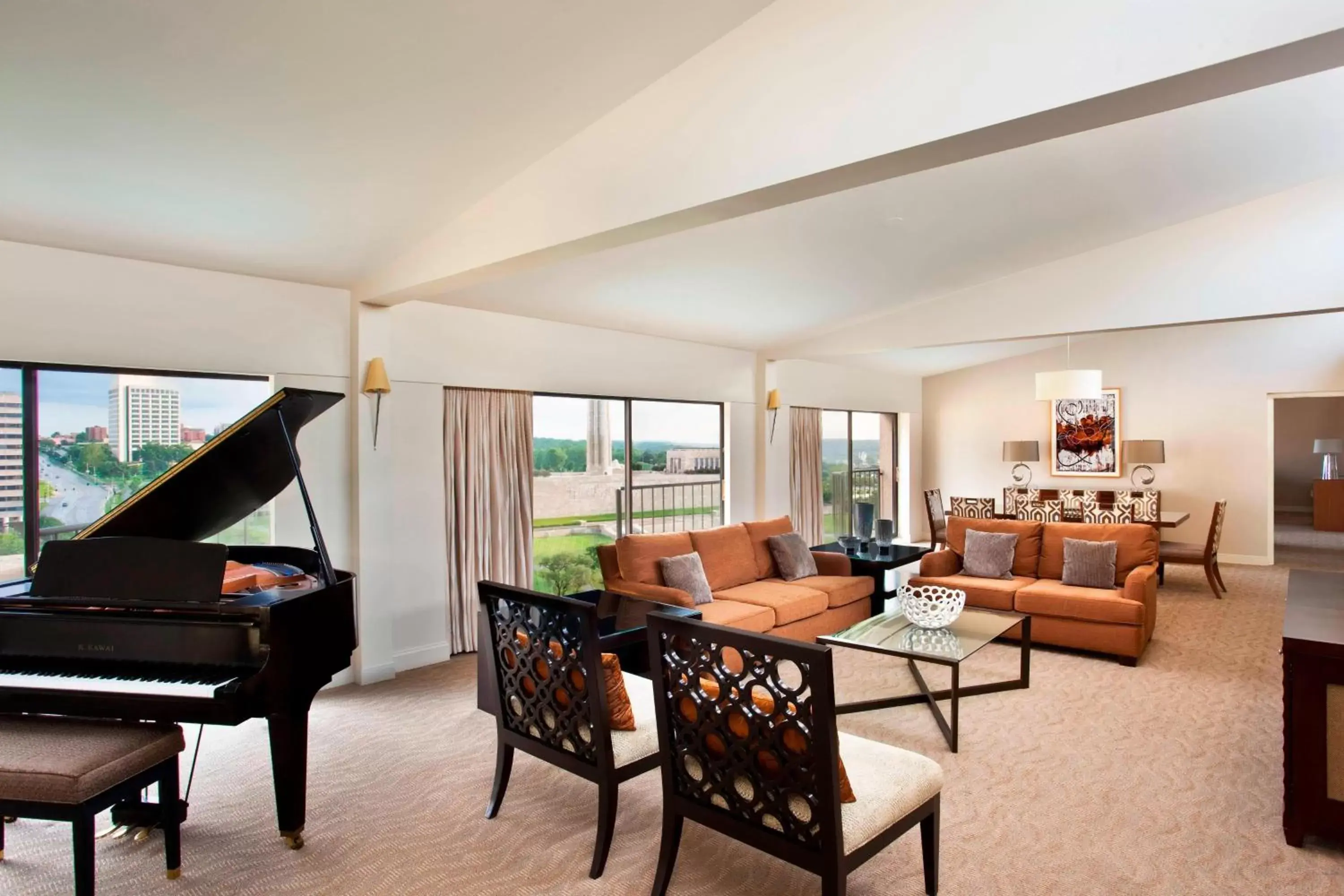 Living room, Seating Area in The Westin Kansas City at Crown Center