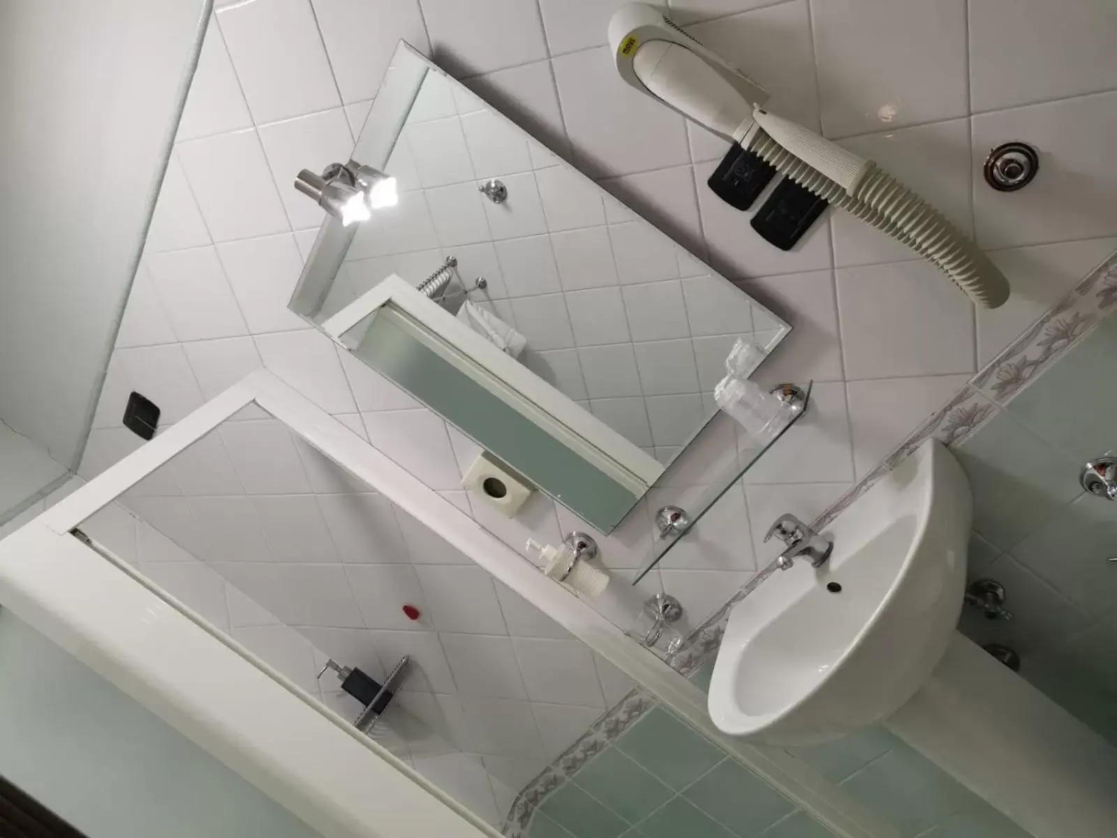 Shower, Bathroom in Hotel Neapolis