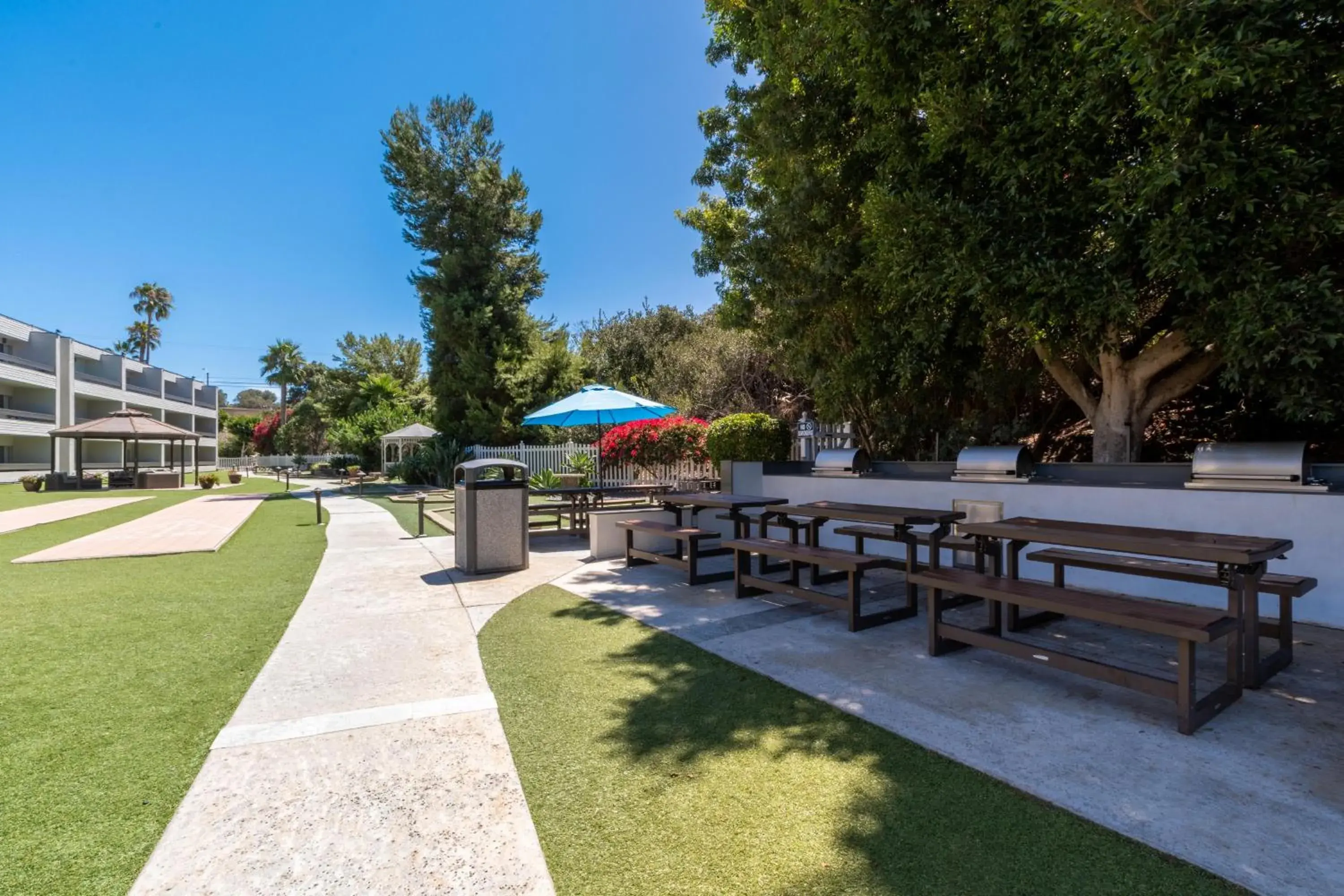 BBQ facilities, Swimming Pool in San Clemente Inn