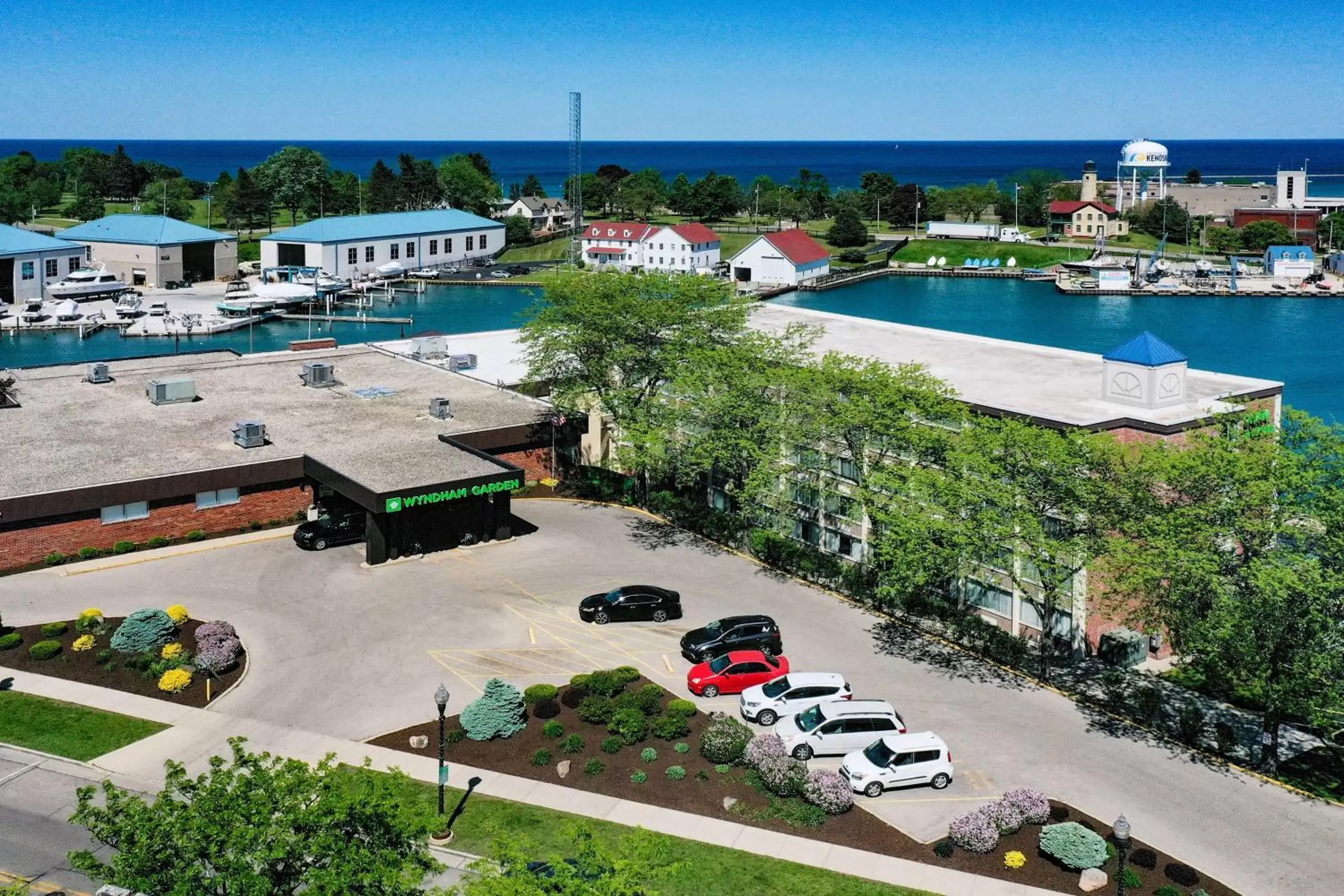 Property building in Wyndham Garden Kenosha Harborside Property building in Wyndham Garden Kenosha Harborside