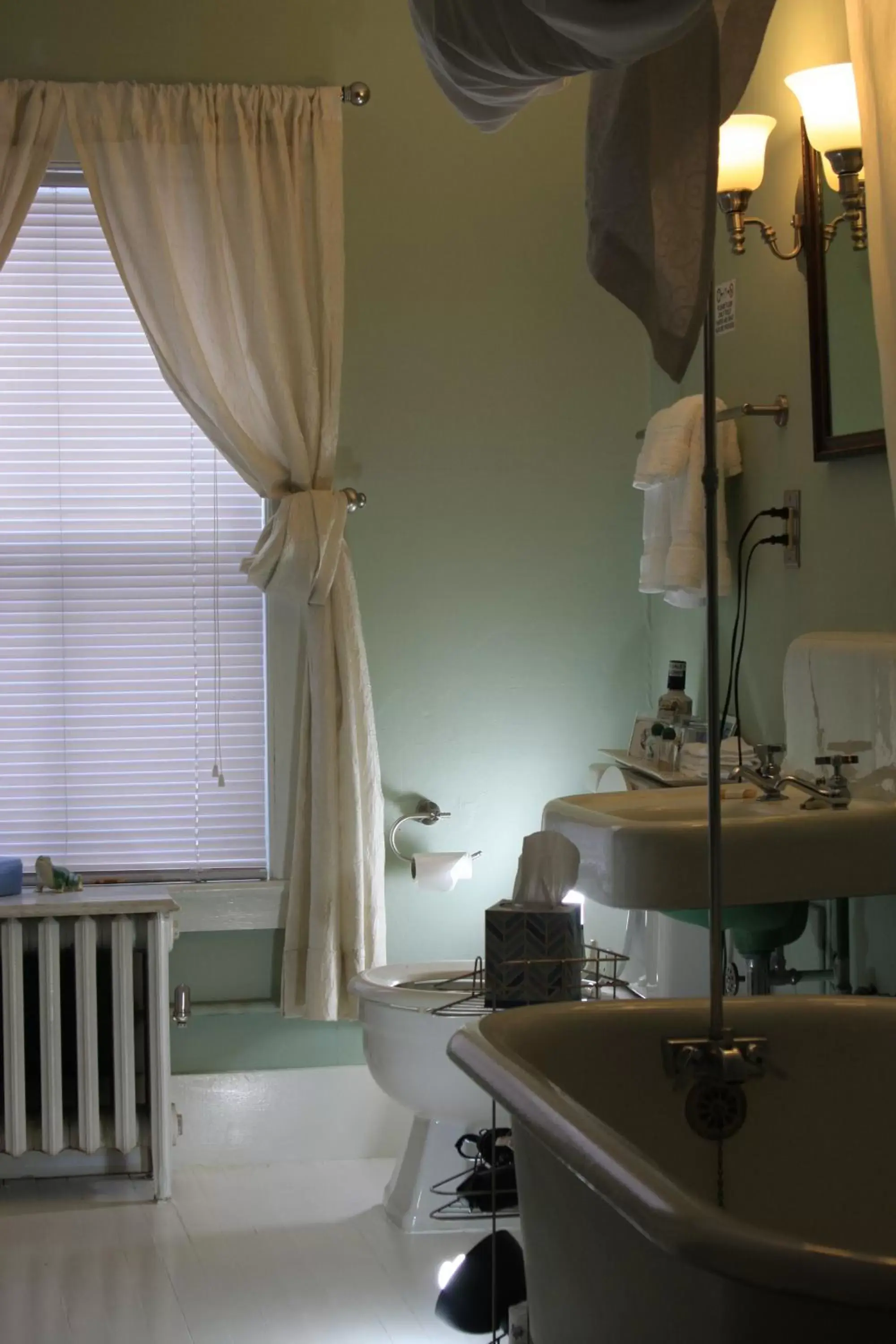 Bathroom in Follansbee Inn