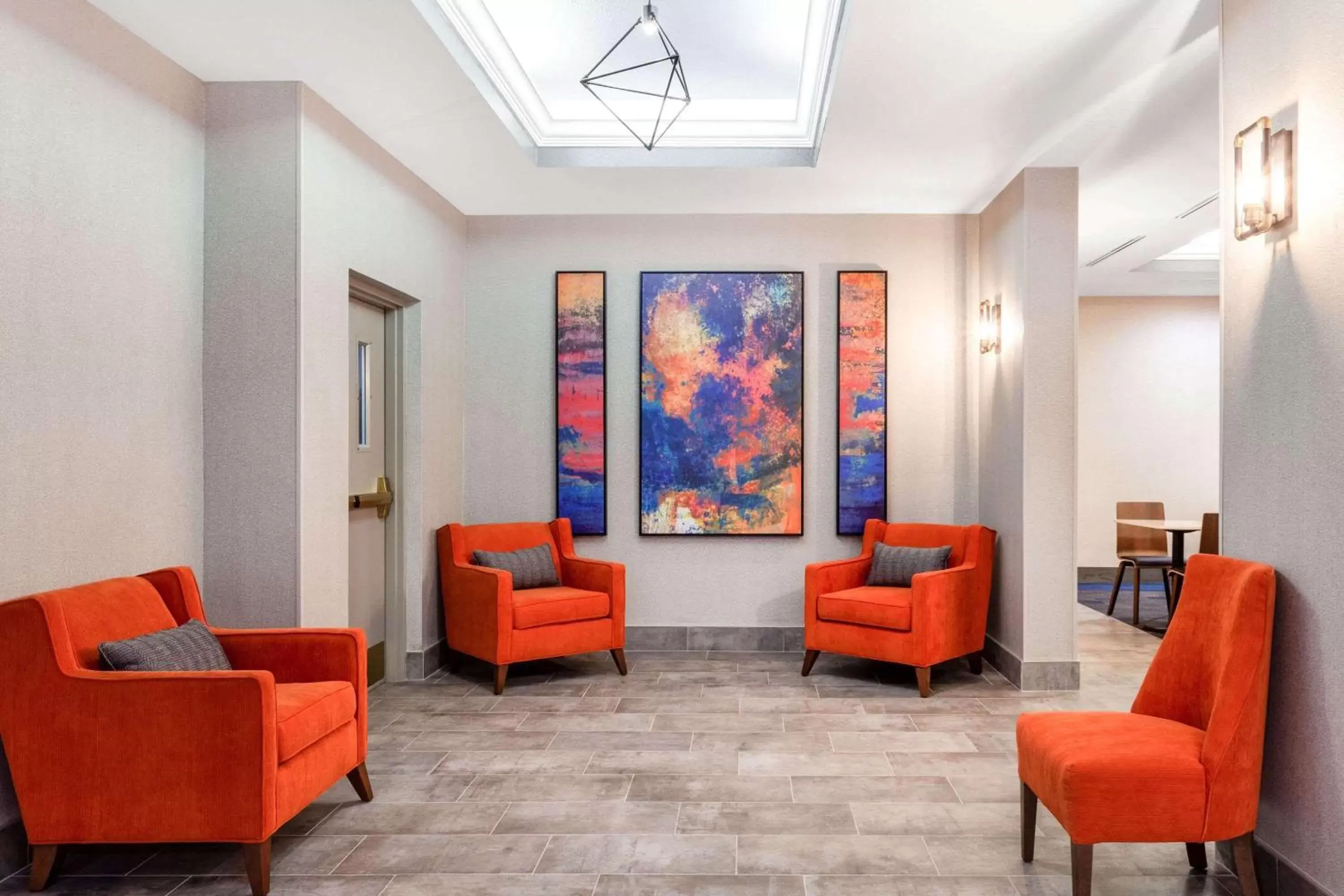 Lobby or reception, Seating Area in La Quinta by Wyndham St. Petersburg Northeast *Newly Renovated
