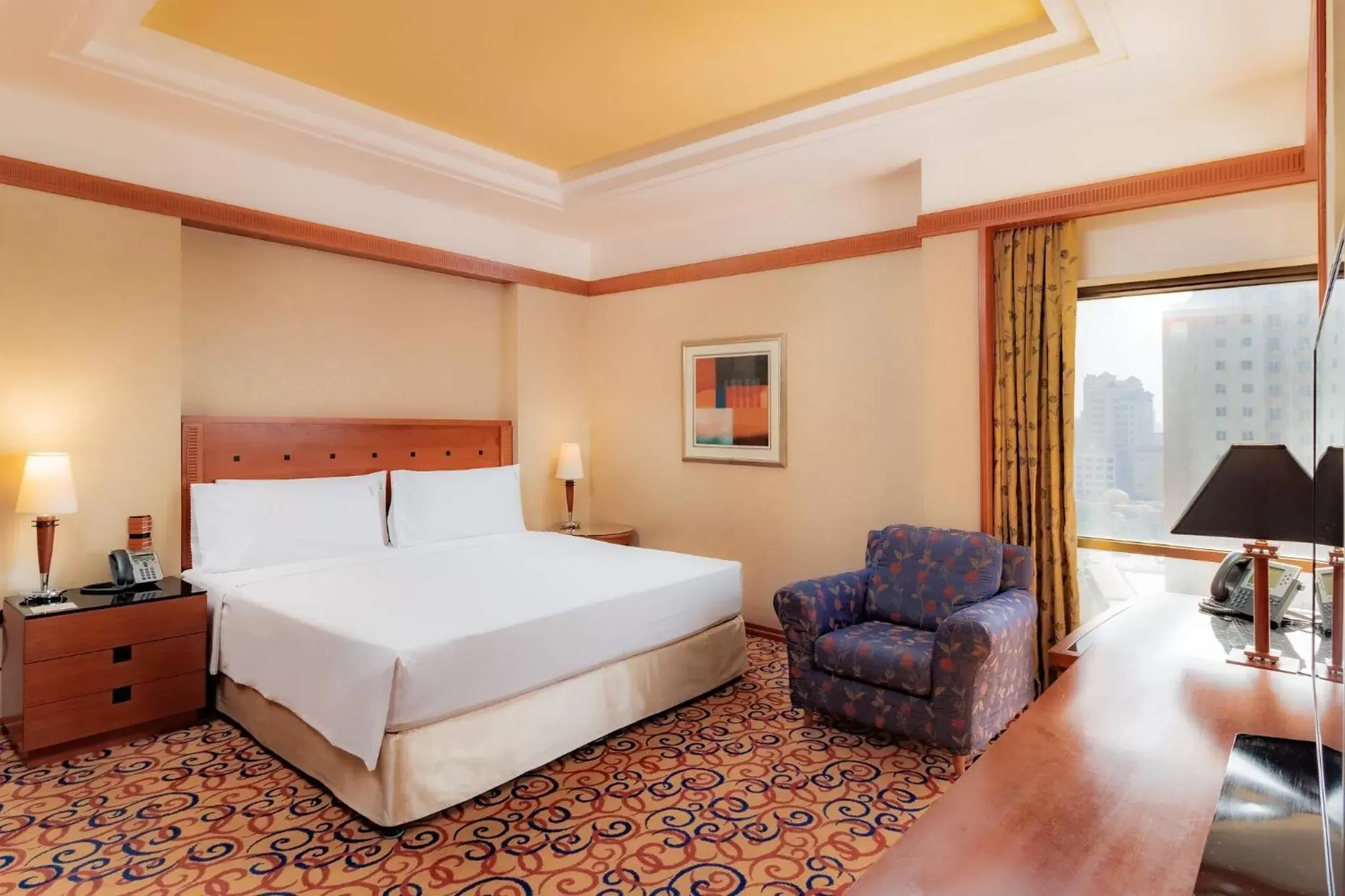 Photo of the whole room, Bed in Holiday Inn Kuwait, an IHG Hotel