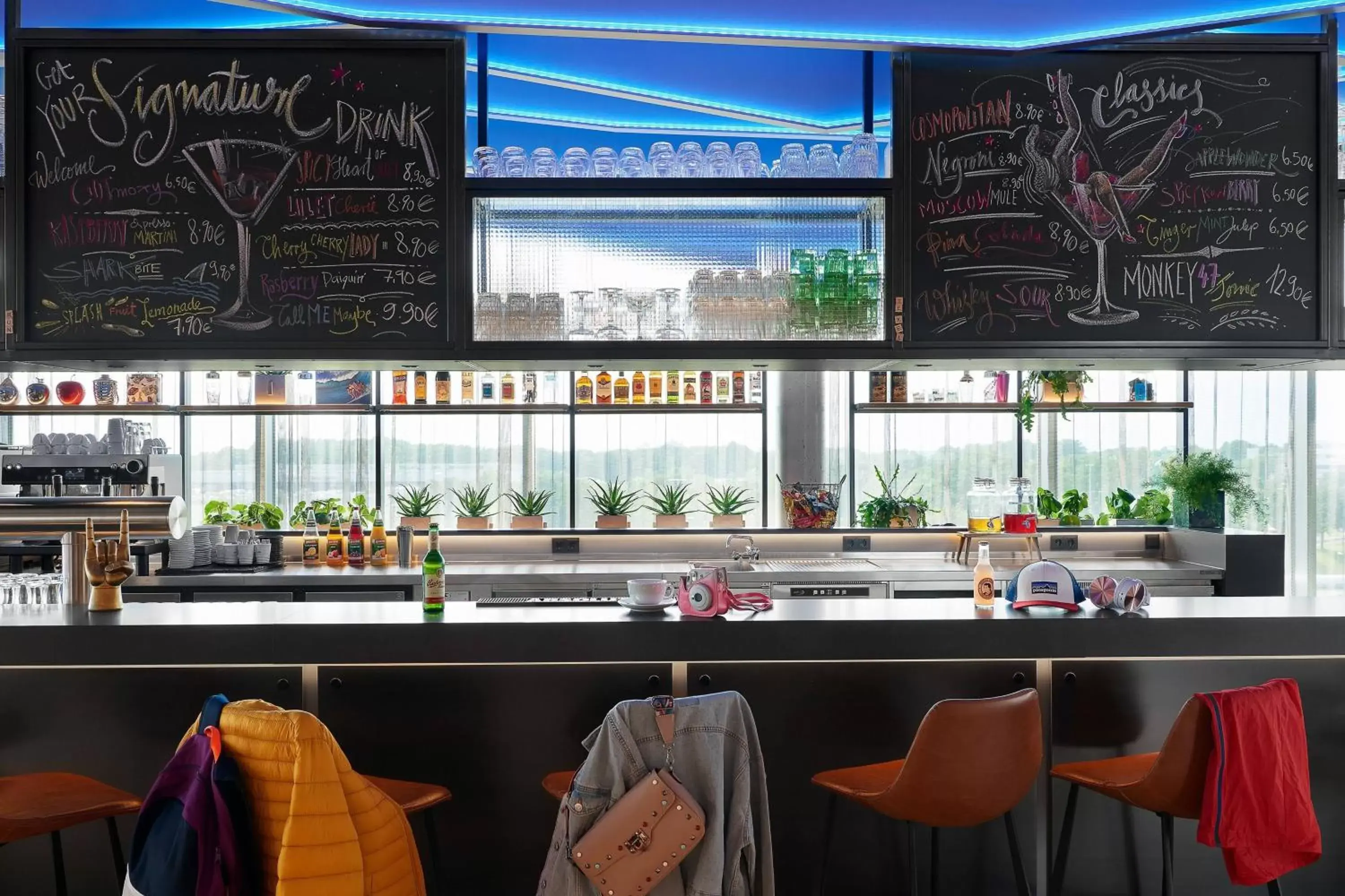 Restaurant/Places to Eat in Moxy Cologne Bonn Airport