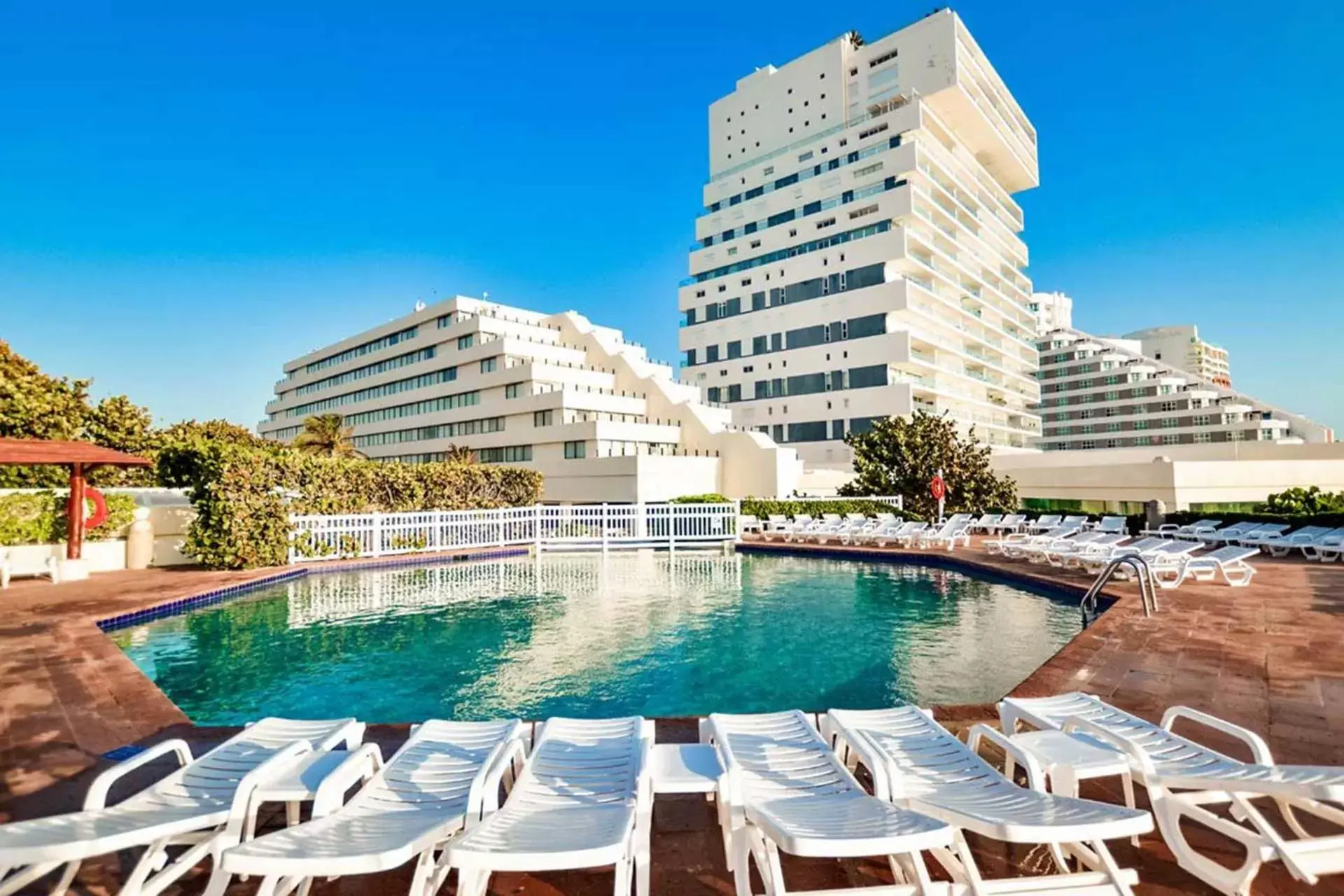 Property building, Swimming Pool in Condos inside an Ocean Front Hotel Resort