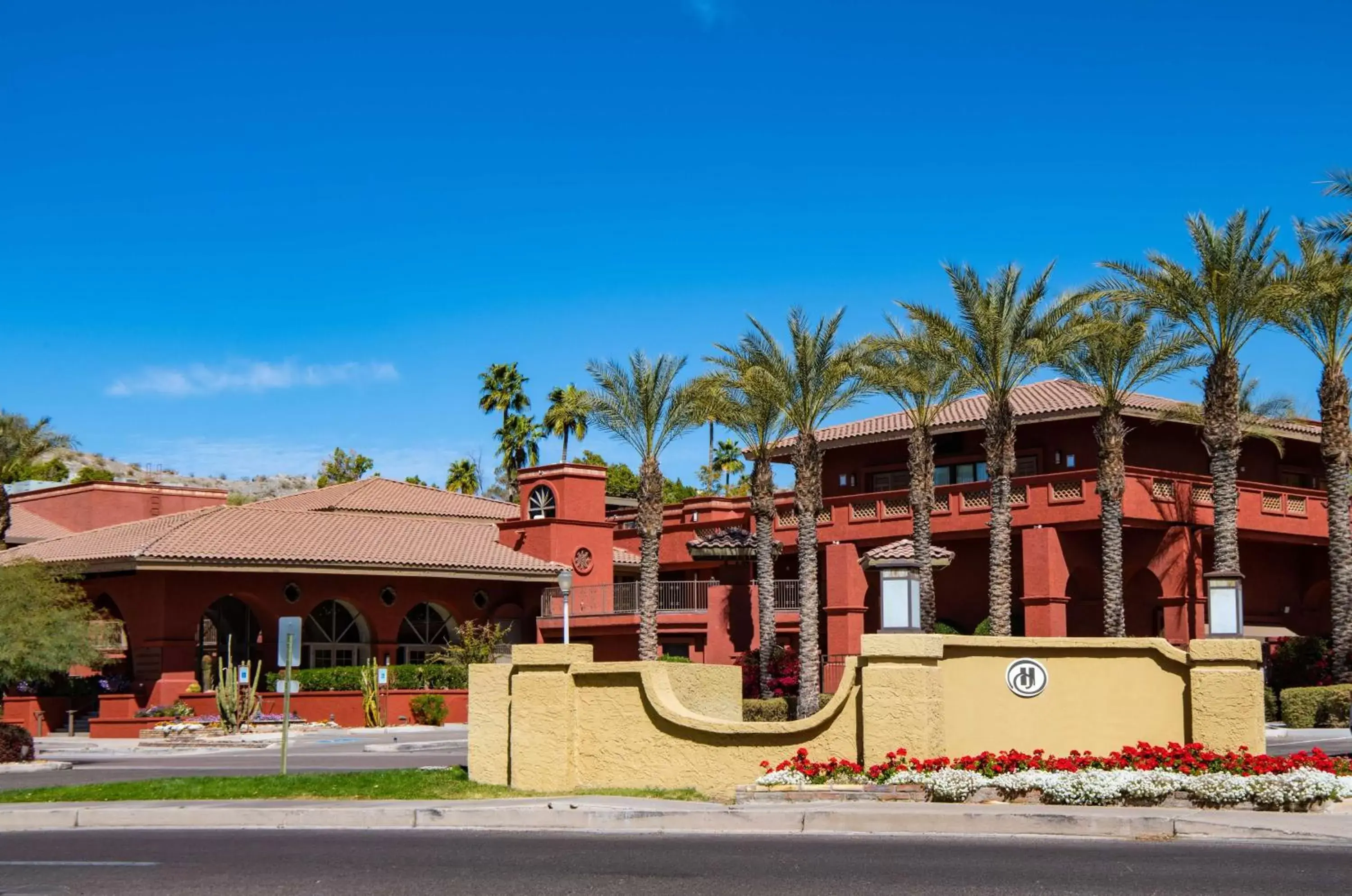 Property Building in Hilton Phoenix Resort at the Peak - Formerly Pointe Hilton Squaw Peak Resort