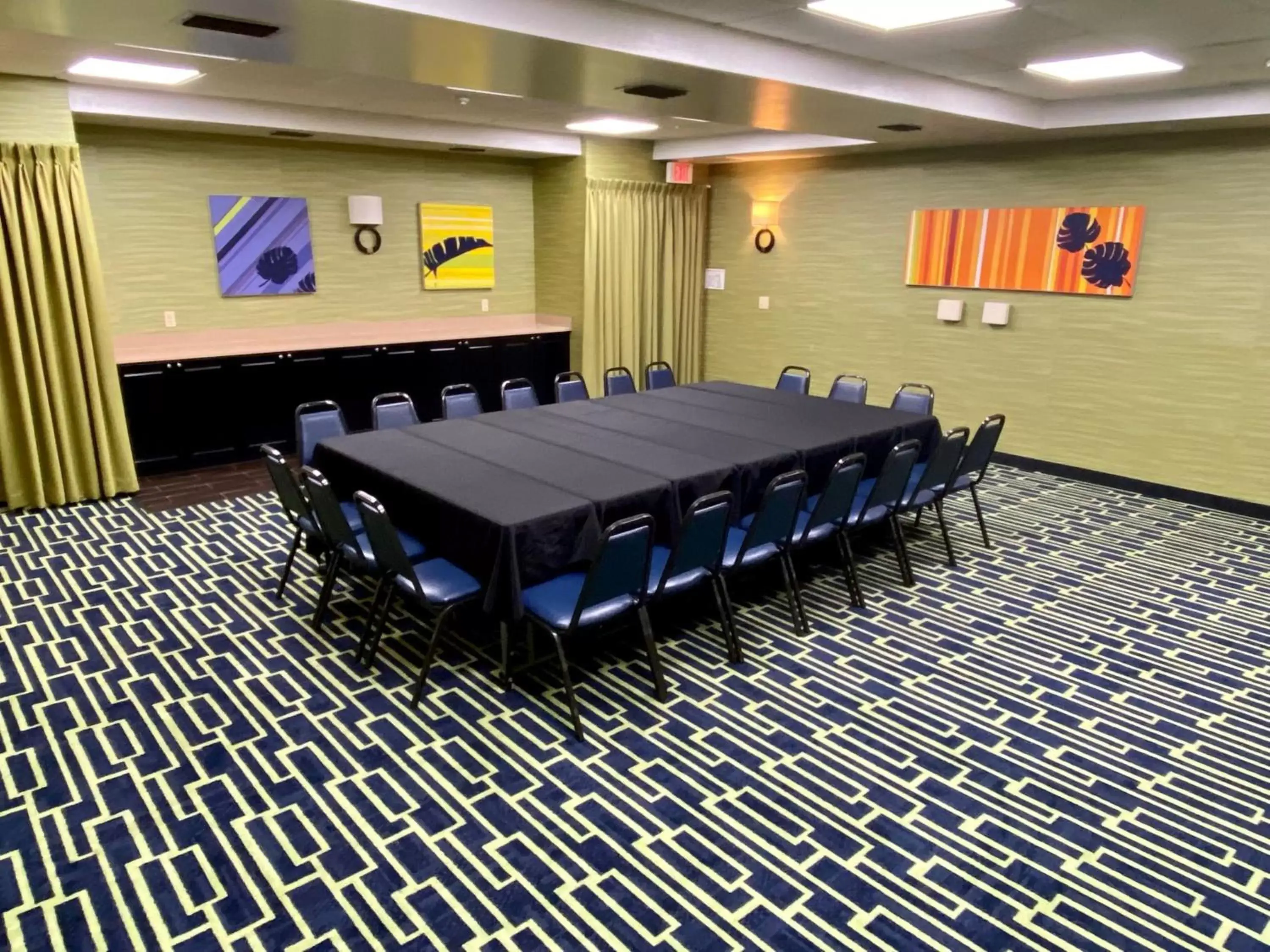 Meeting/conference room, Business Area/Conference Room in Holiday Inn Express & Suites Plant City, an IHG Hotel