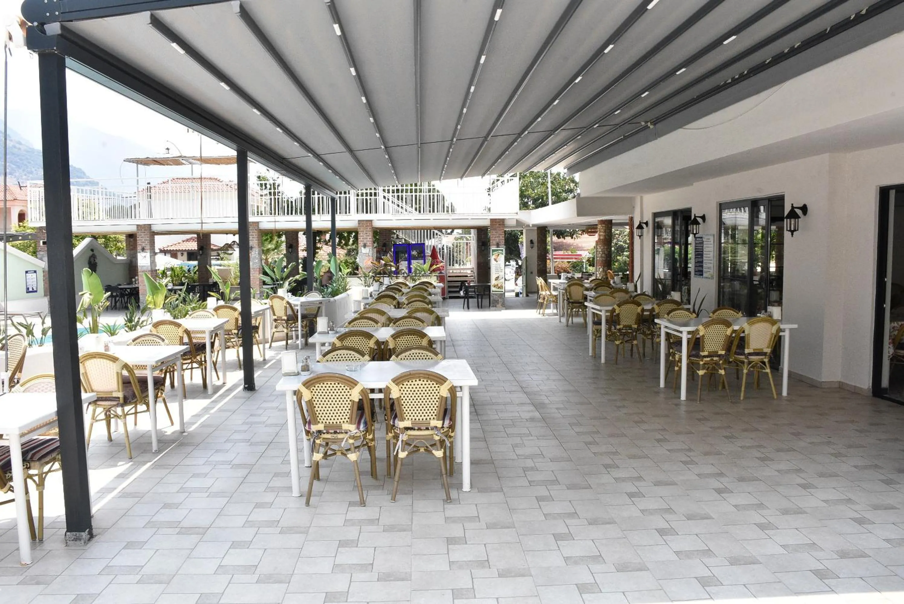 Restaurant/places to eat in Magic Tulip Hotel