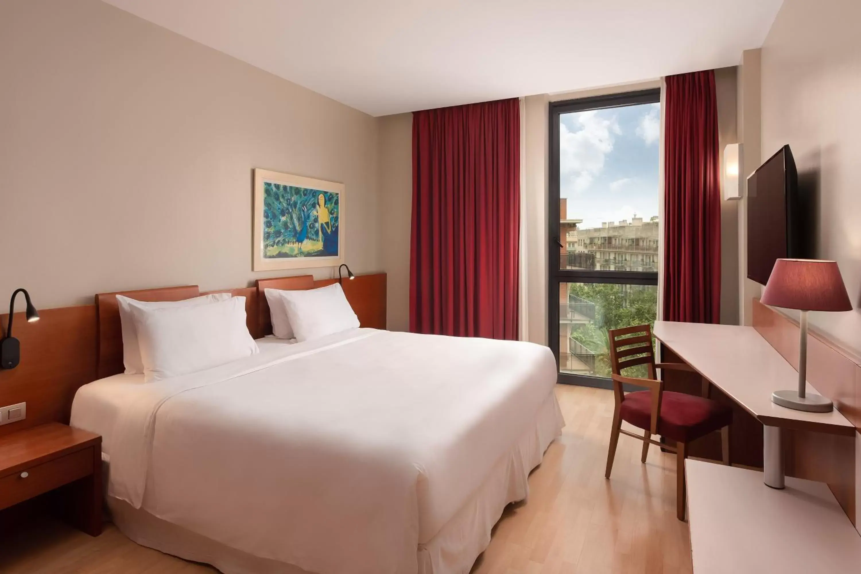 Photo of the whole room, Bed in Four Points by Sheraton Barcelona Diagonal