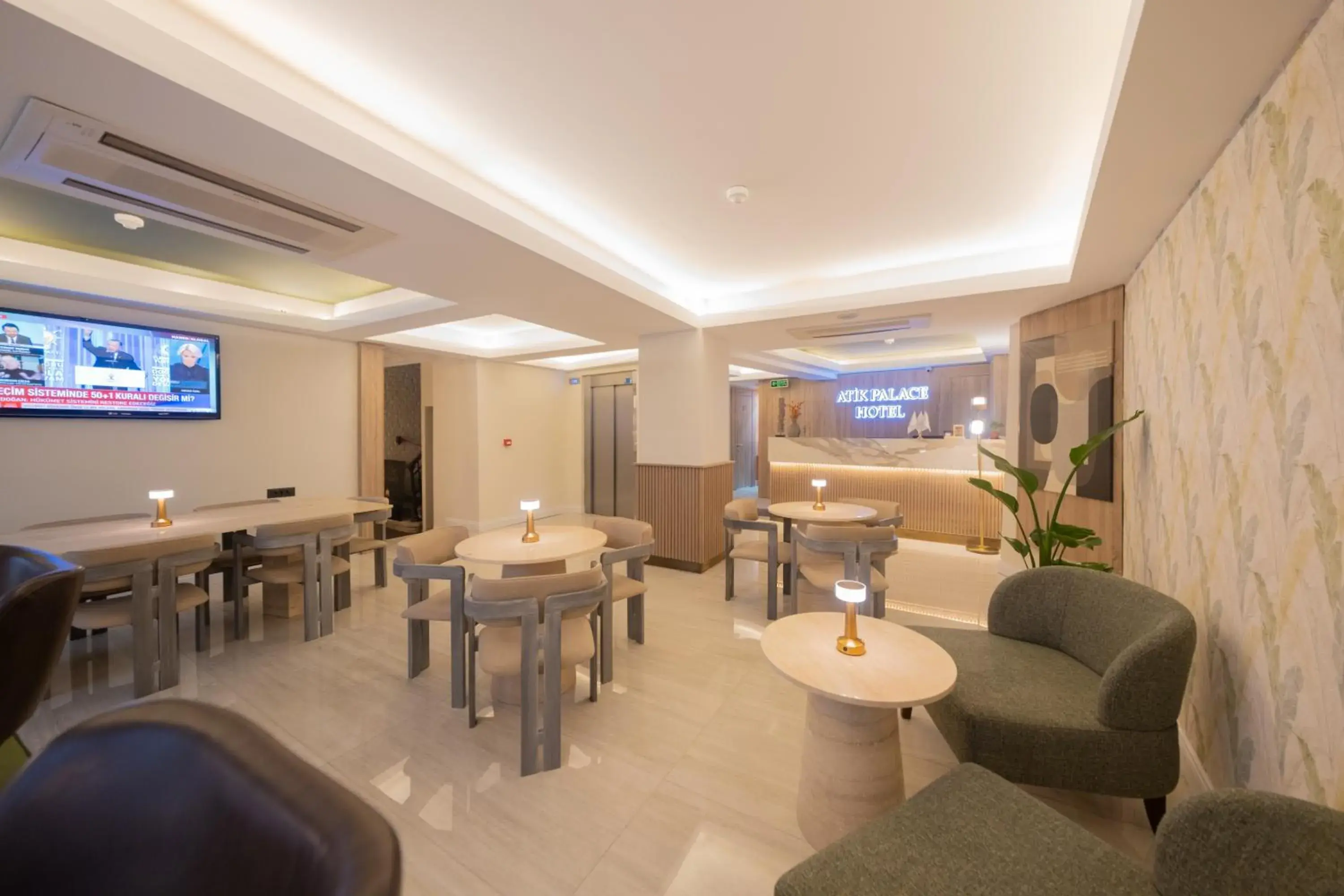 Seating area, Lounge/Bar in Atik Palas Hotel
