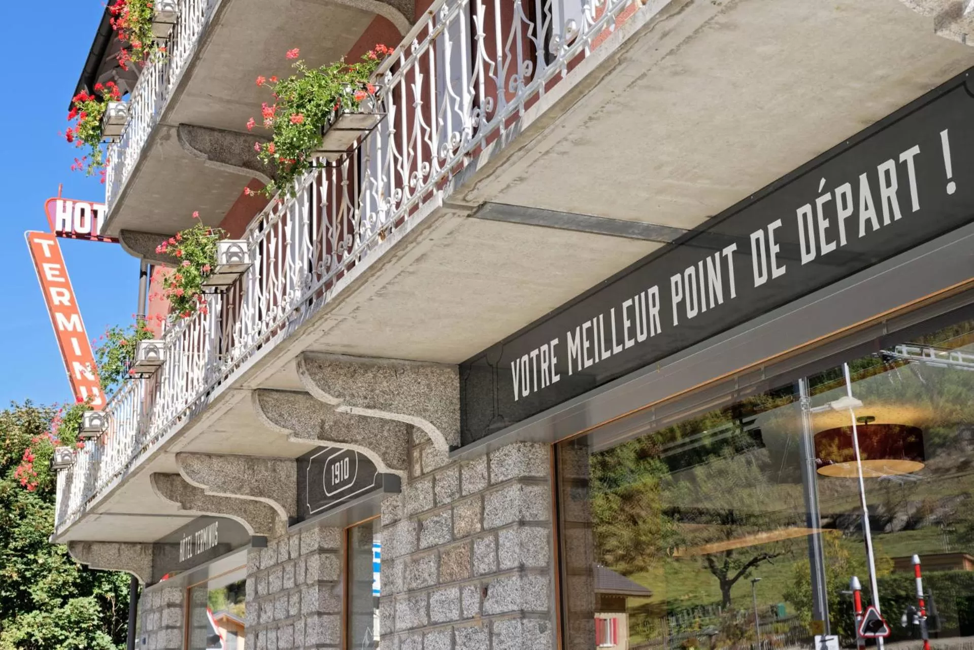Facade/entrance in Hôtel Terminus