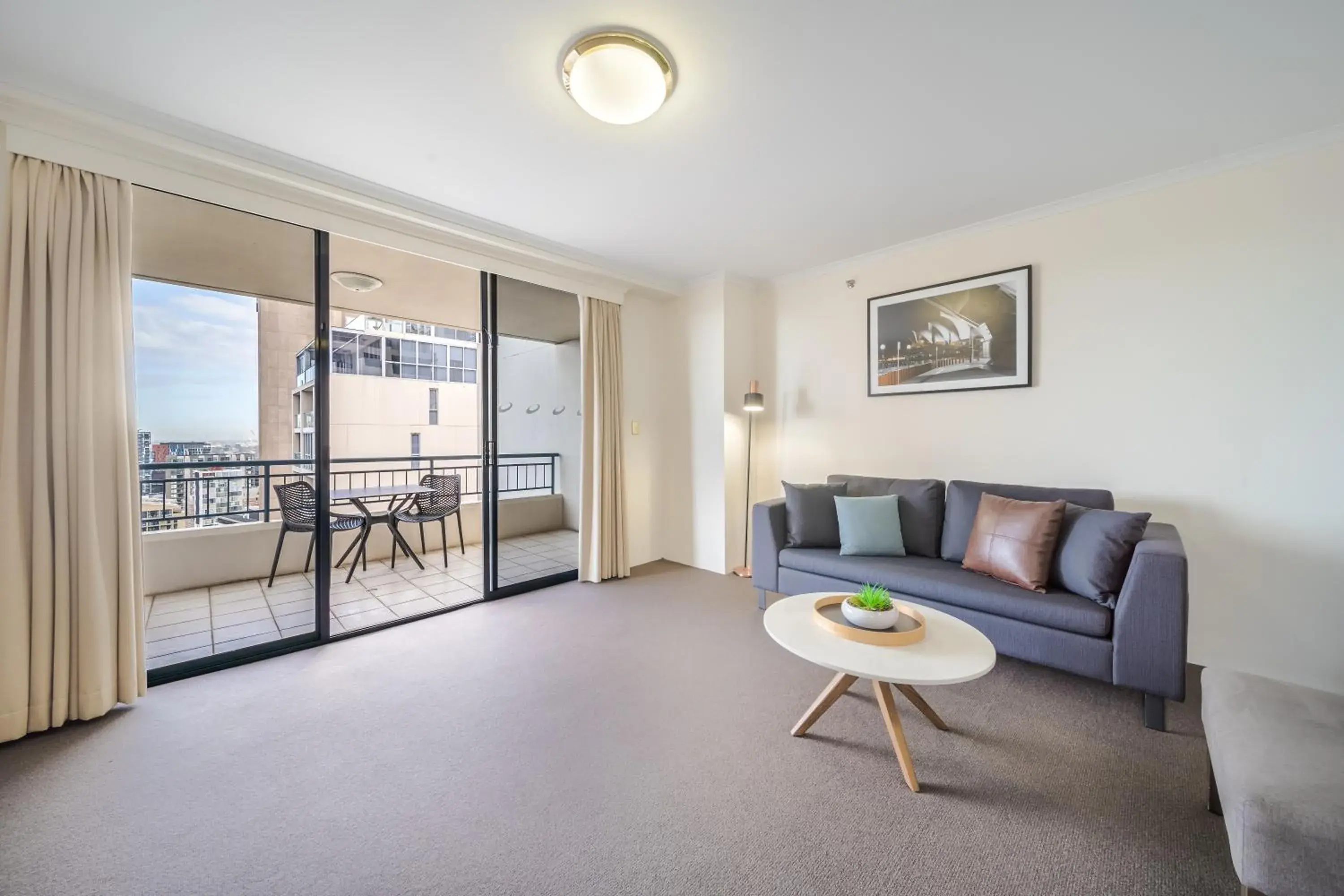 Balcony/Terrace, Seating Area in Oaks Sydney Castlereagh Suites