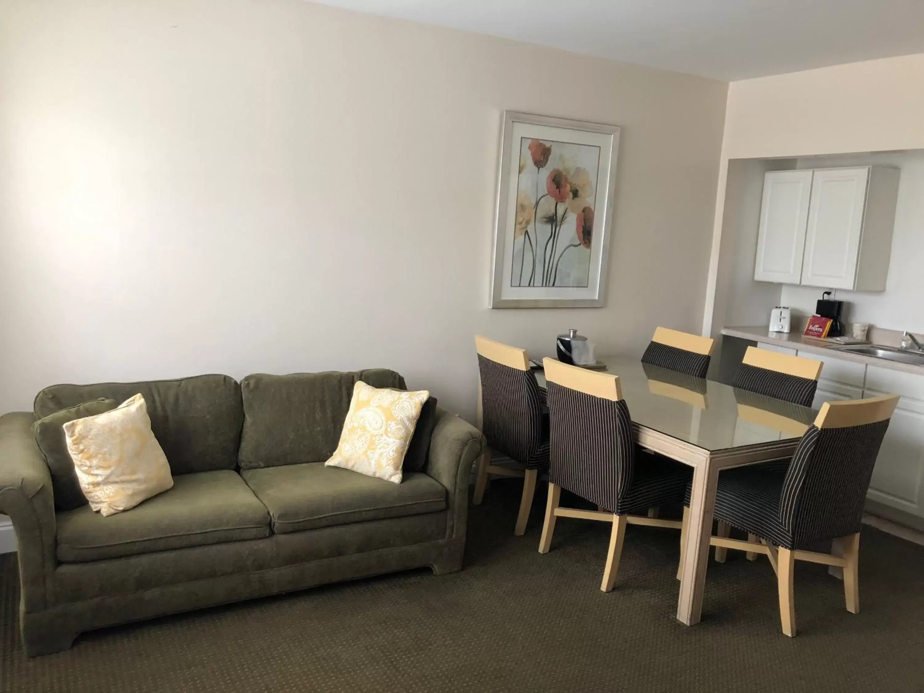 Two-Bedroom Suite - Free Parking in Beach Place Hotel