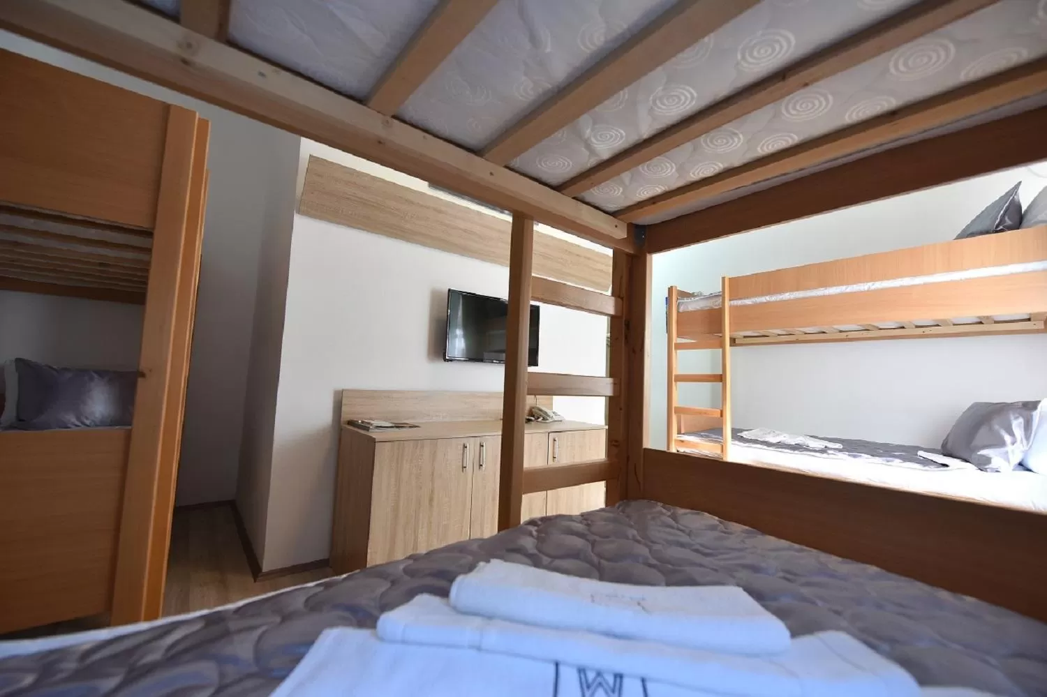 Bed, Bunk Bed in Villa Nina Hotel & Lounge bar