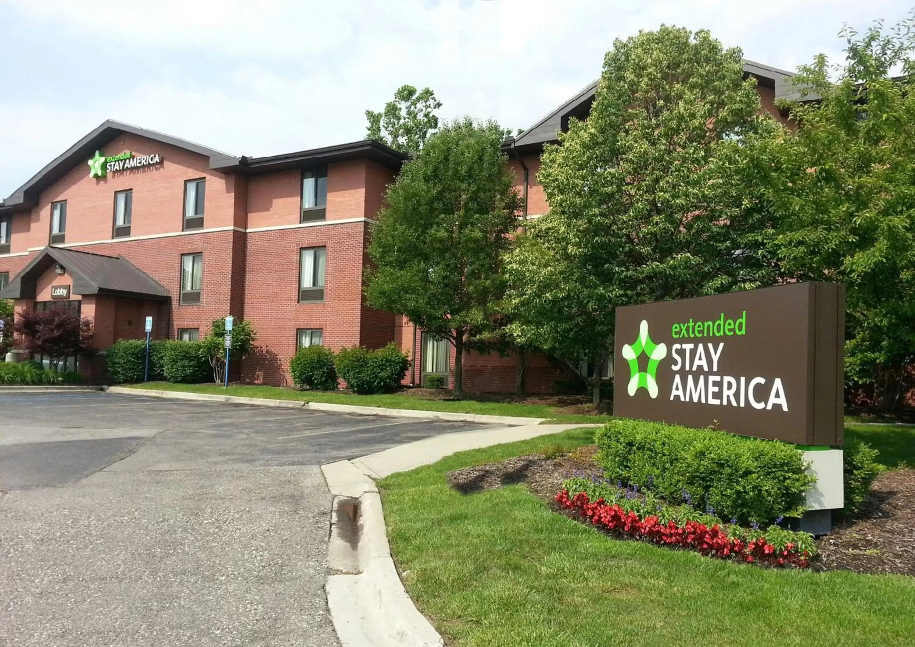 Property building in Extended Stay America Select Suites - Detroit - Warren