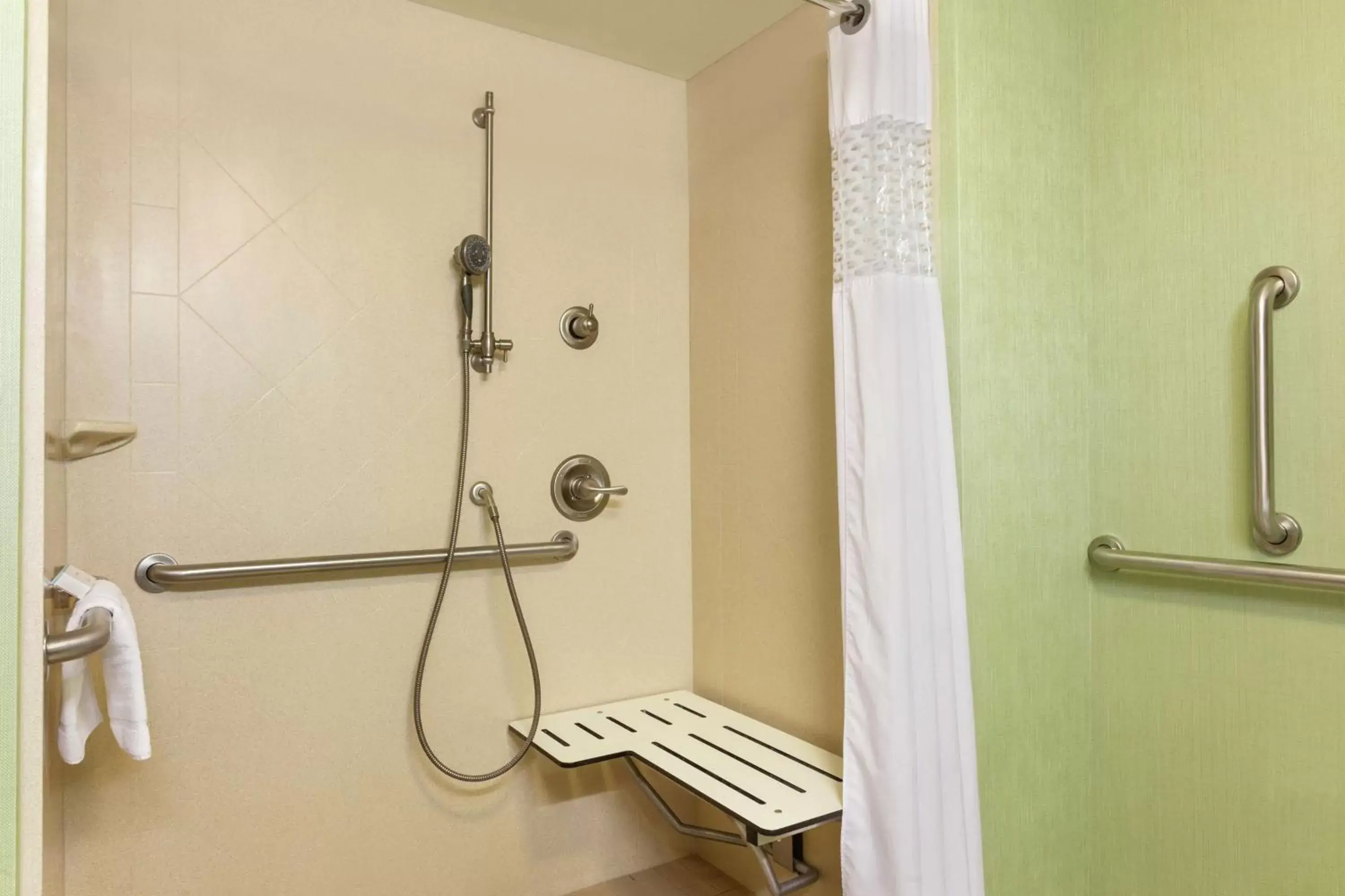 Bathroom in Hampton Inn & Suites Prattville