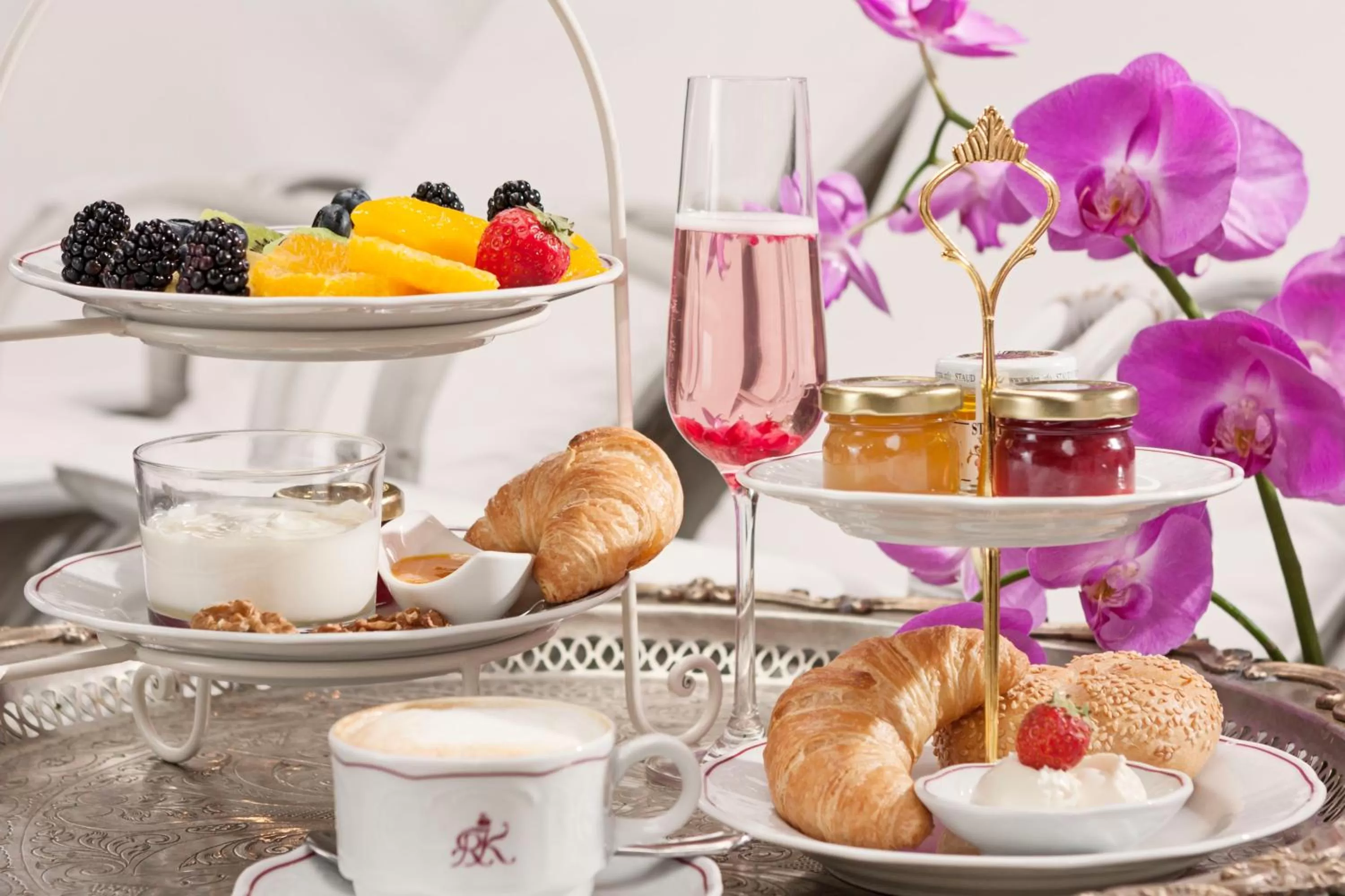 Food and drinks in Schlosshotel Römischer Kaiser