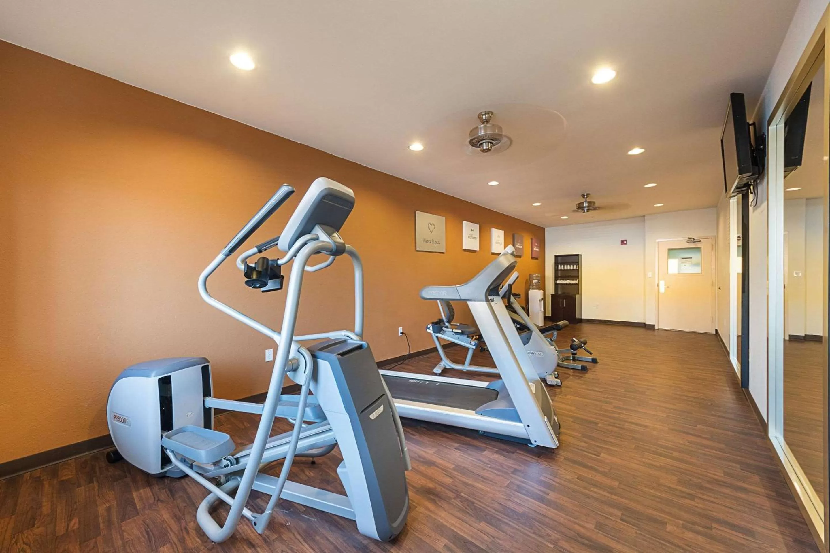 Fitness centre/facilities in Comfort Suites Beachside