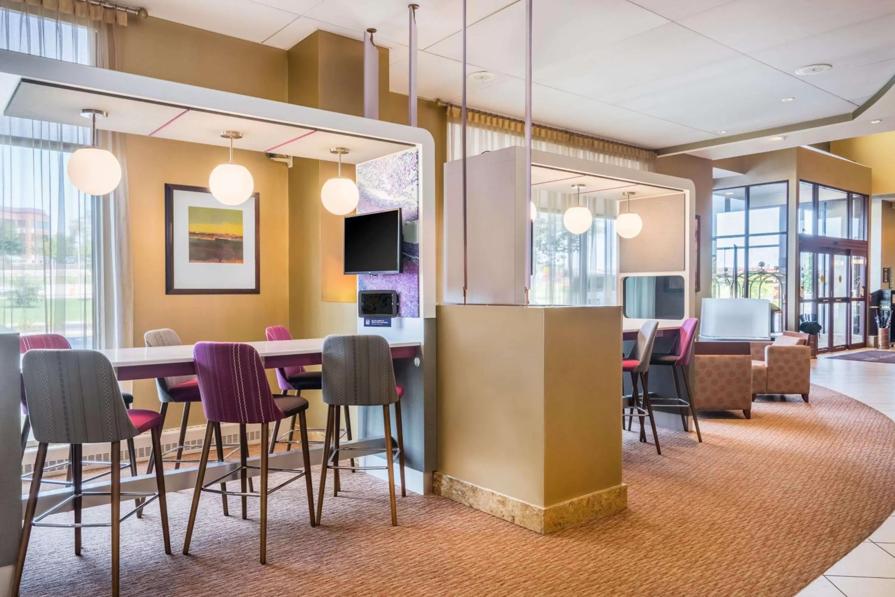 Seating area in Sonesta Milwaukee West Wauwatosa