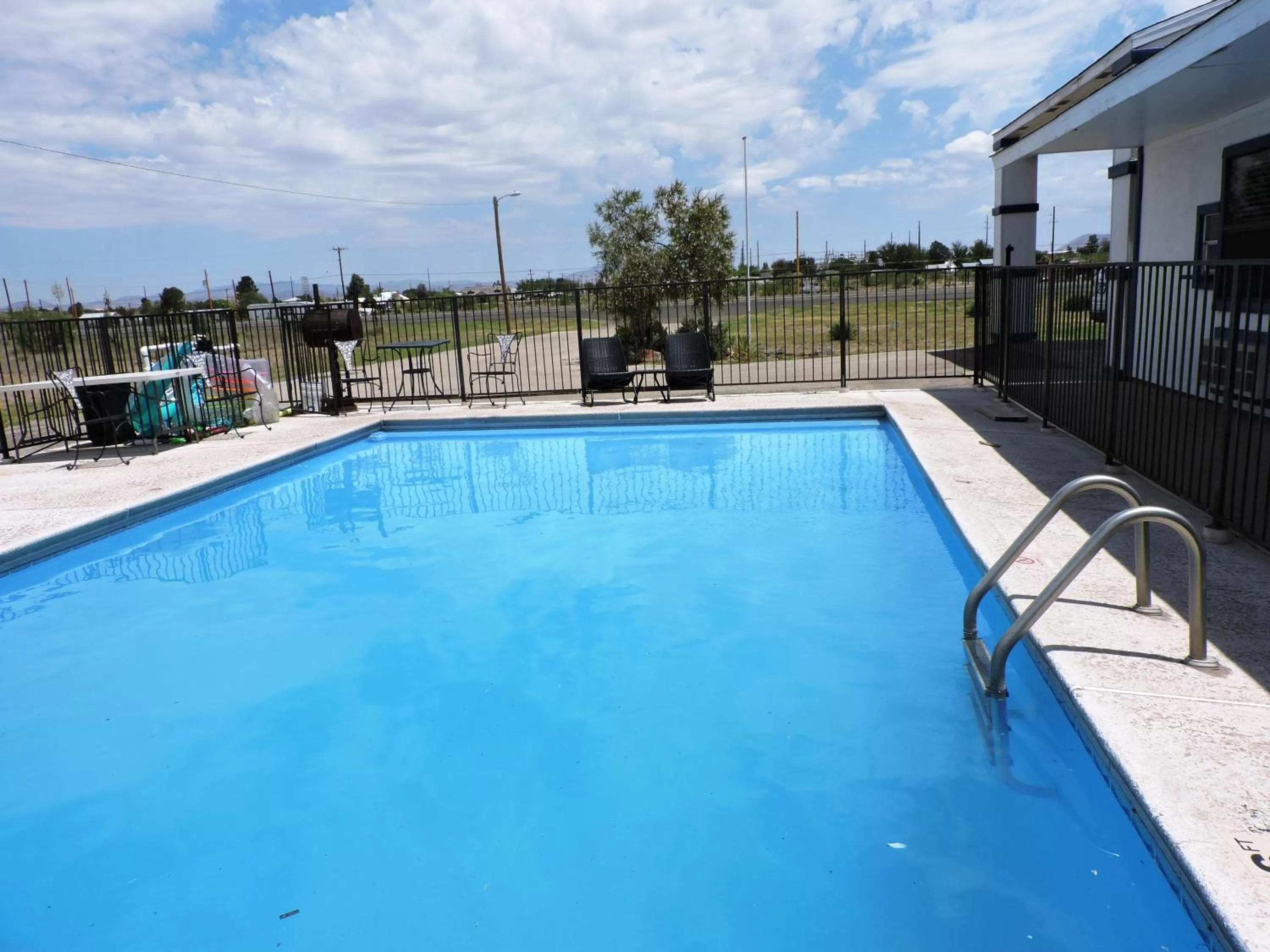 Swimming pool in Riata Inn - Presidio