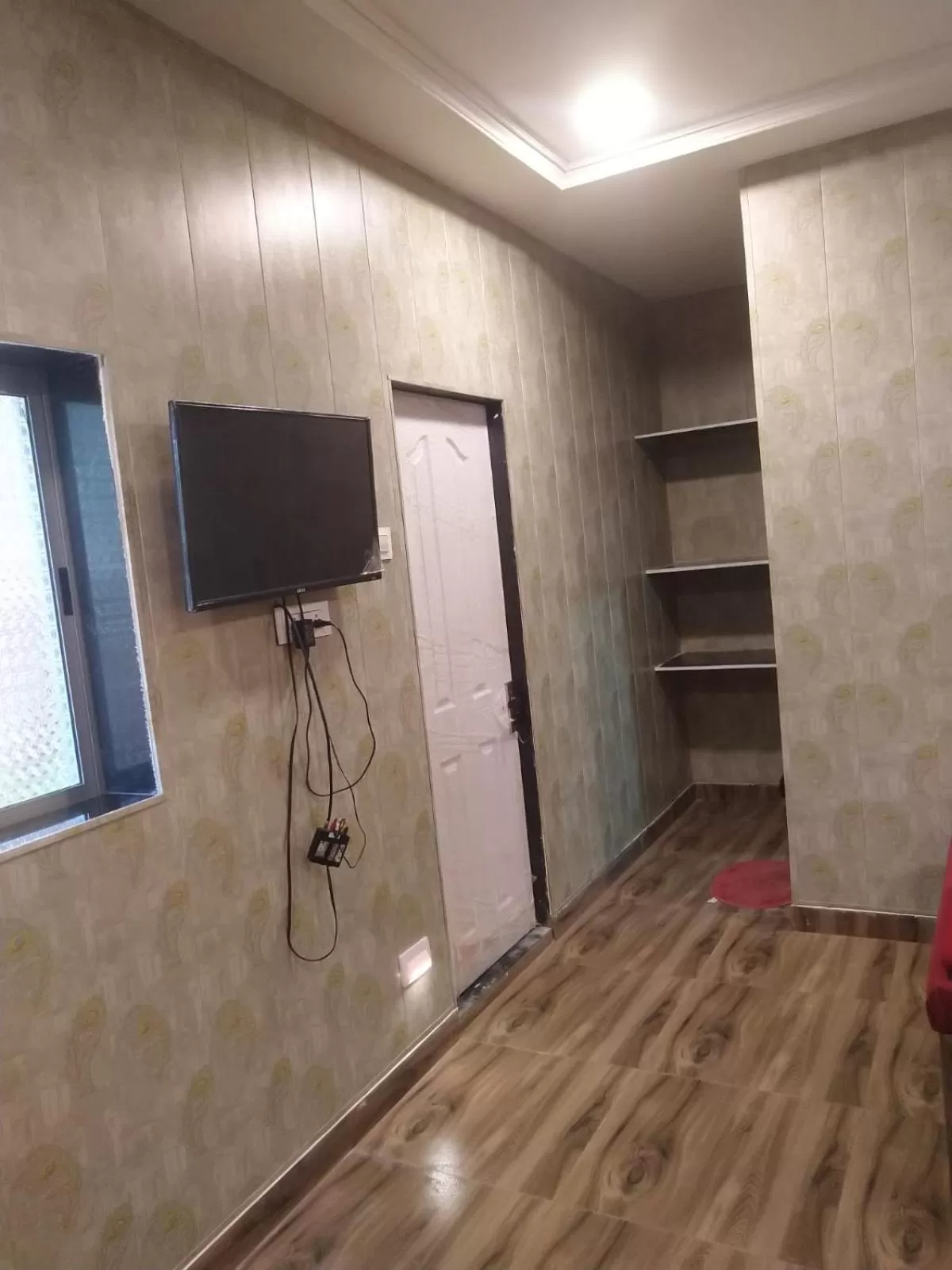 TV and multimedia in Sayeban Hotel