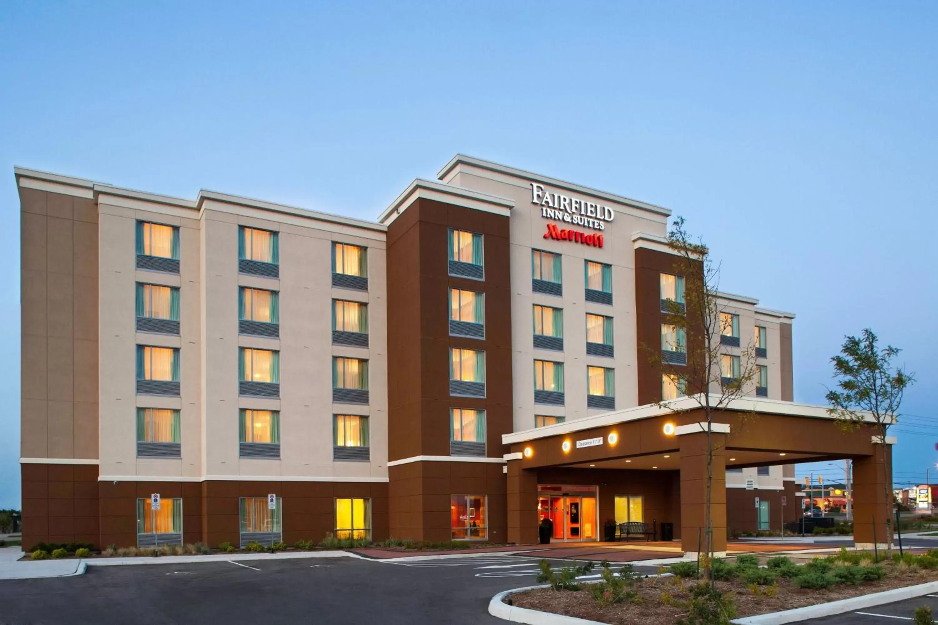 Property Building in Fairfield Inn & Suites by Marriott Toronto Mississauga