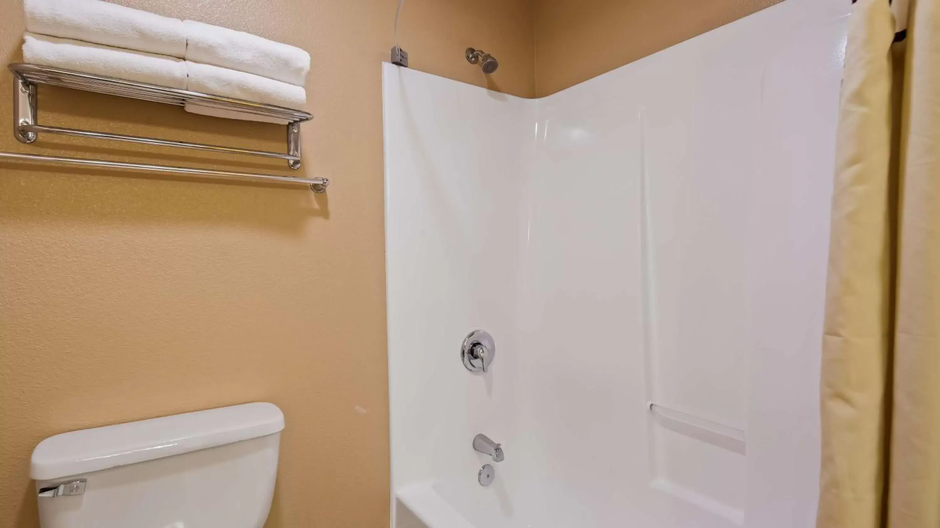 Bathroom in Best Western Fallon Inn & Suites