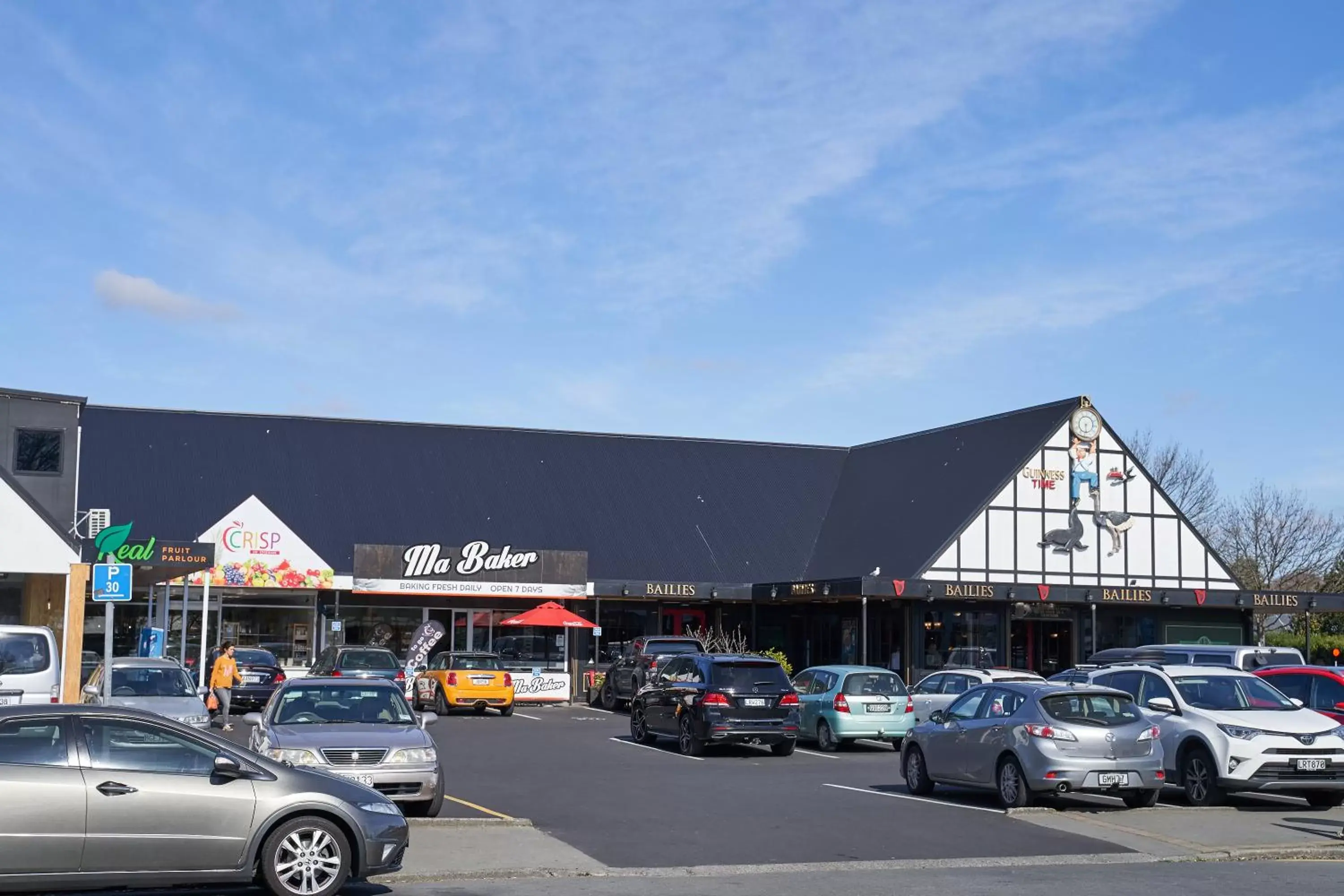 Restaurant/places to eat in Azena Suites & Apartment Restaurant/places to eat in Azena Suites & Apartment