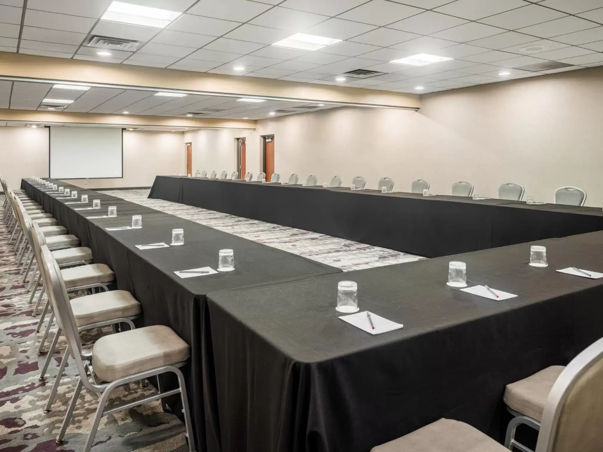 Meeting/conference room in Crowne Plaza Milwaukee South, an IHG Hotel