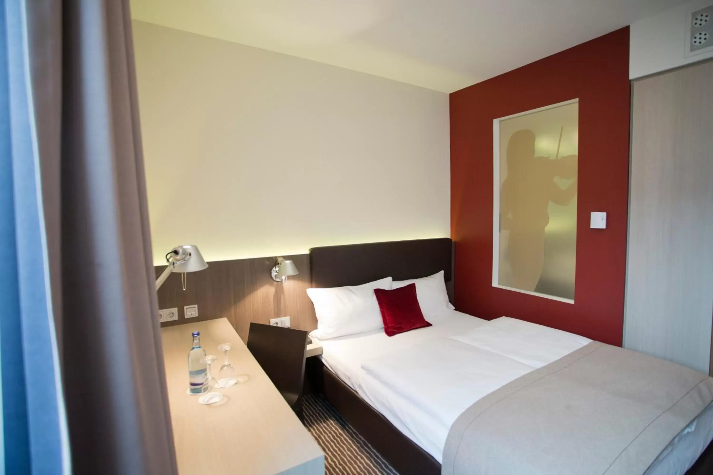 Photo of the whole room, Bed in bigBOX ALLGAEU Hotel