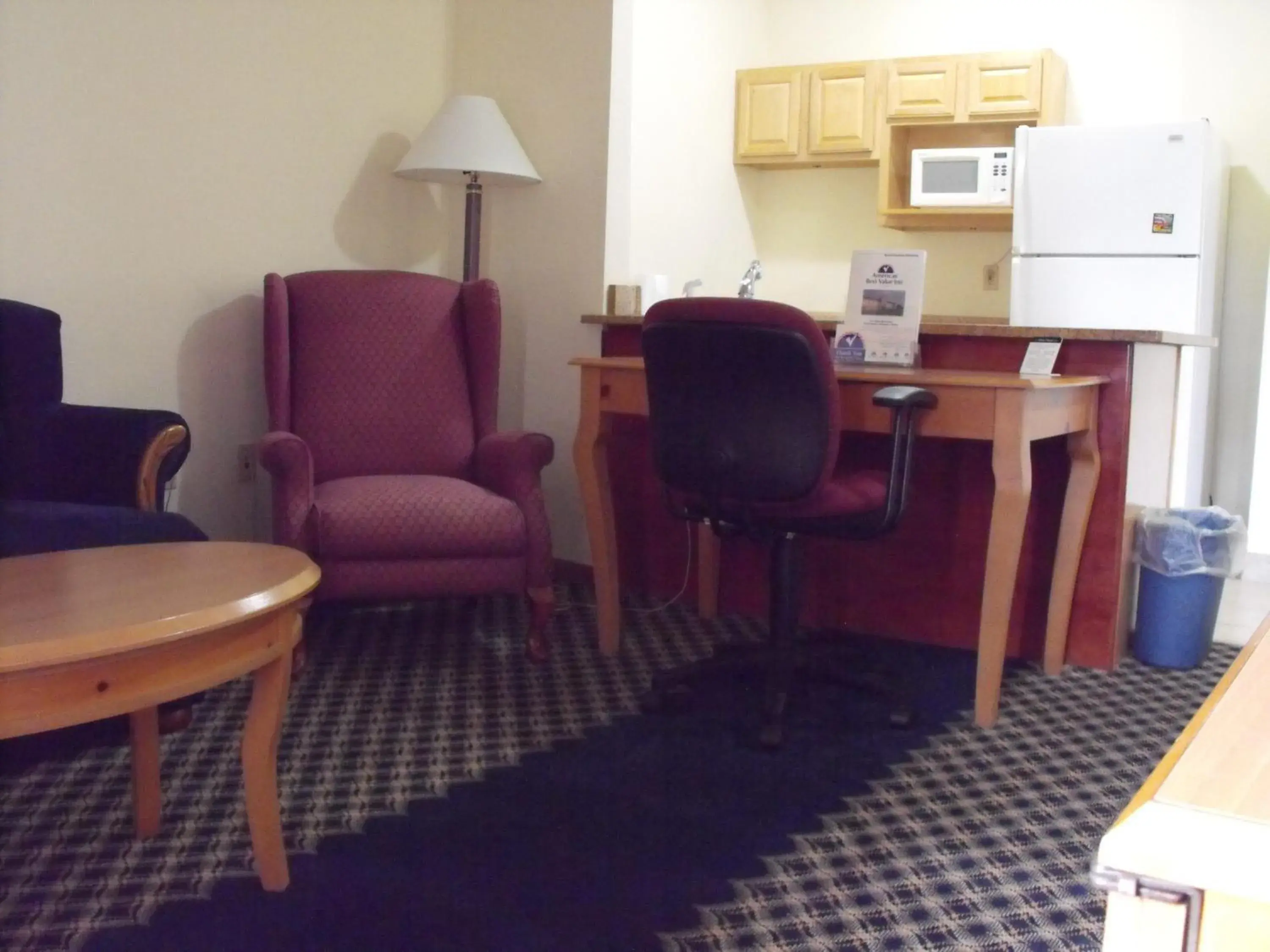 Living room, Seating Area in Americas Best Value Inn Three Rivers