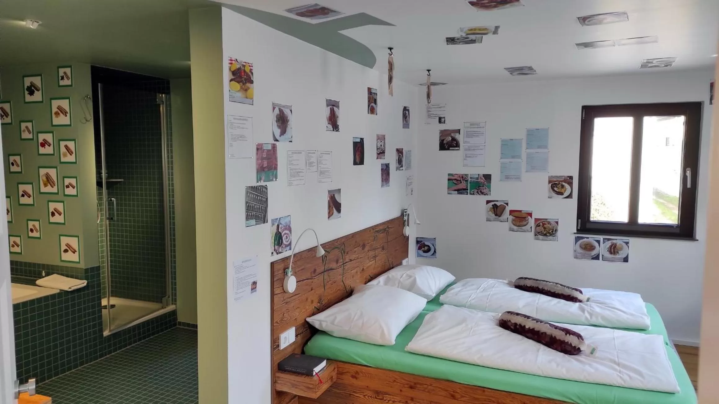 Bed in BRATWURSThotel