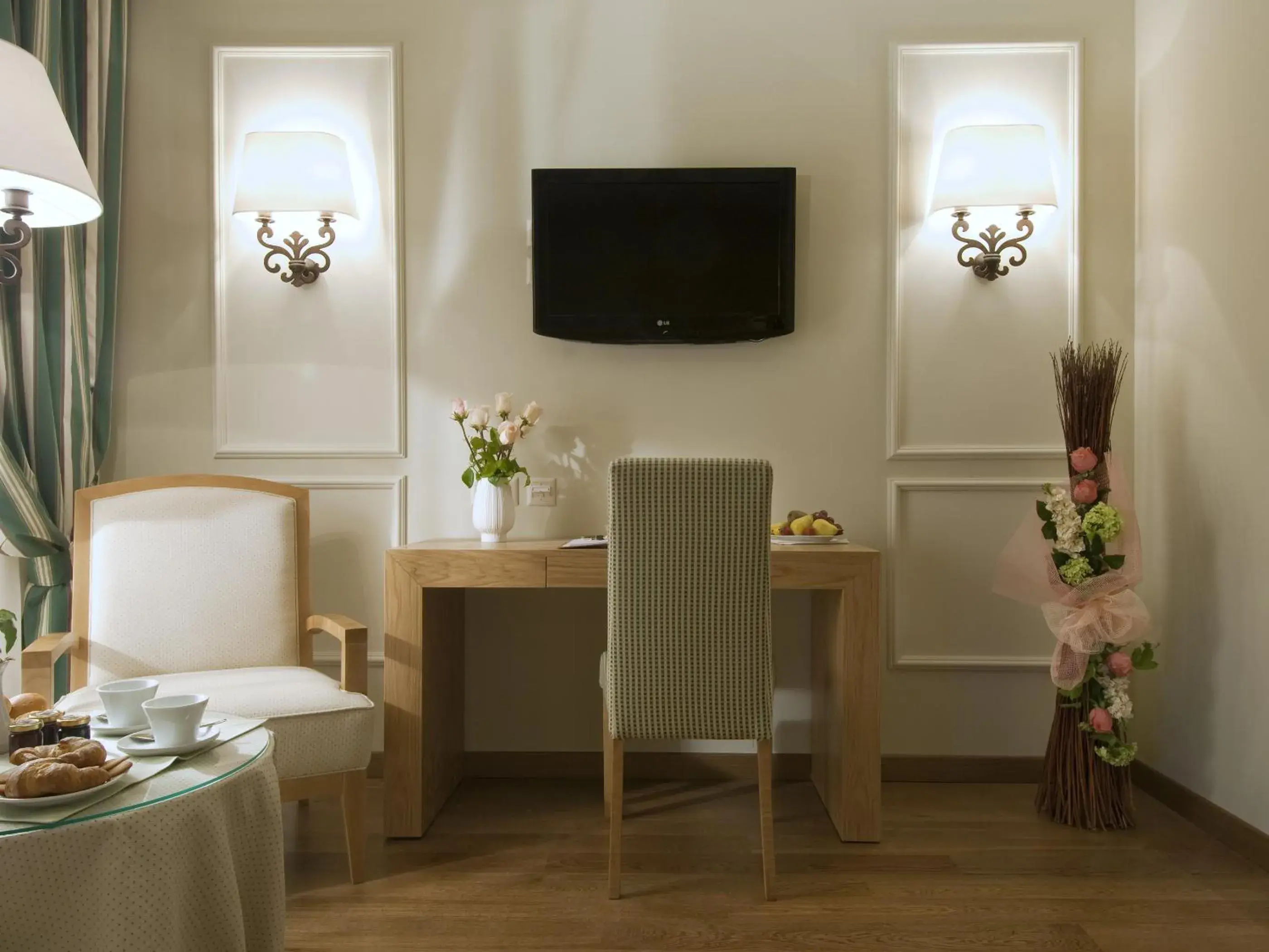 Bedroom, TV/Entertainment Center in Kurhaus Cademario Hotel & DOT Spa - Ticino Hotels Group