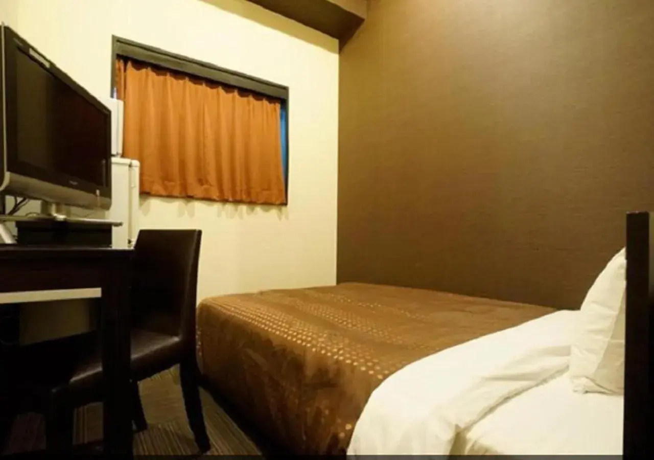 Bed in HOTEL LiVEMAX Osaka Namba Bed in HOTEL LiVEMAX Osaka Namba