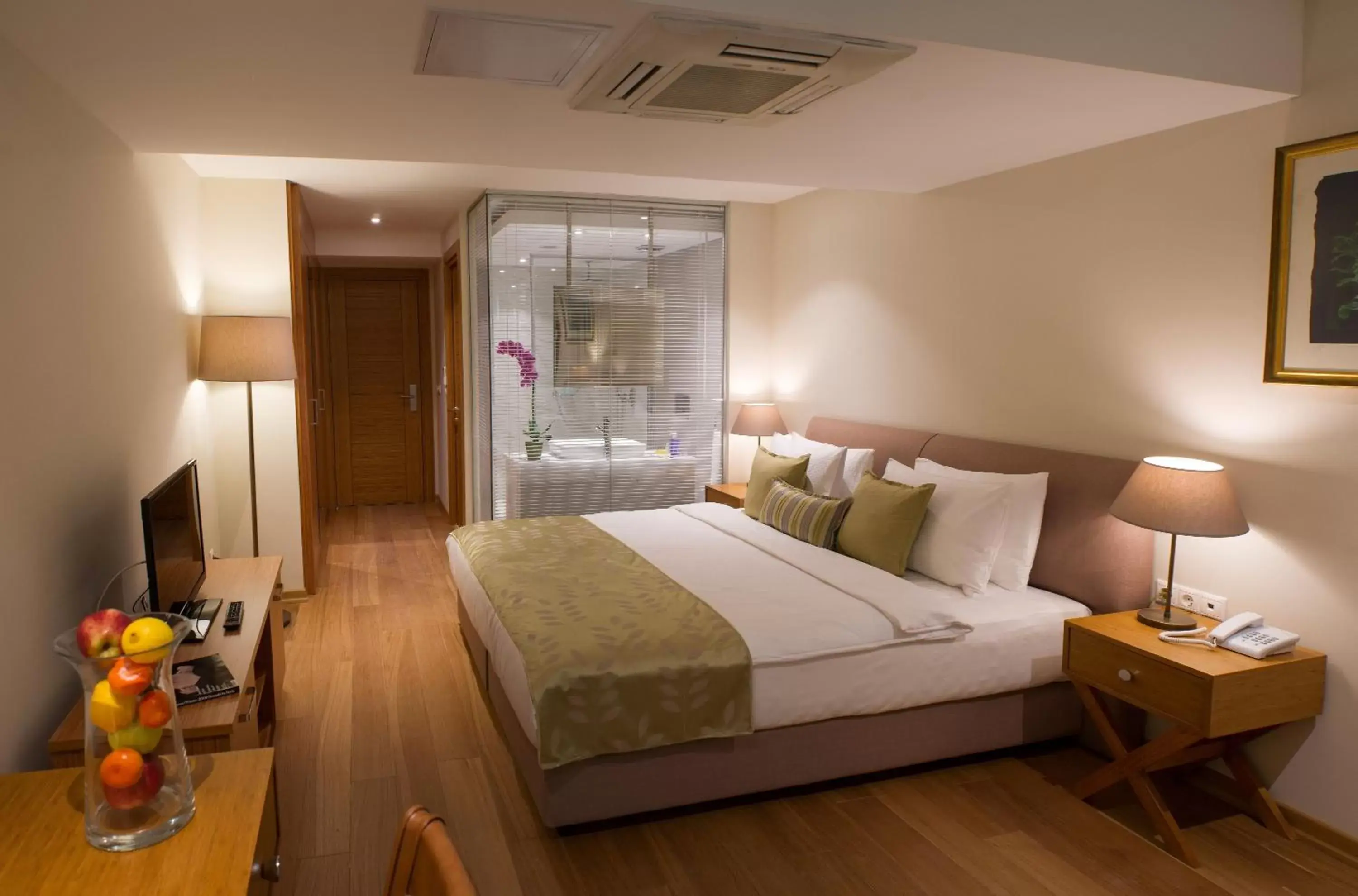 Shower, Bed in Wame Suite Hotel Nisantasi