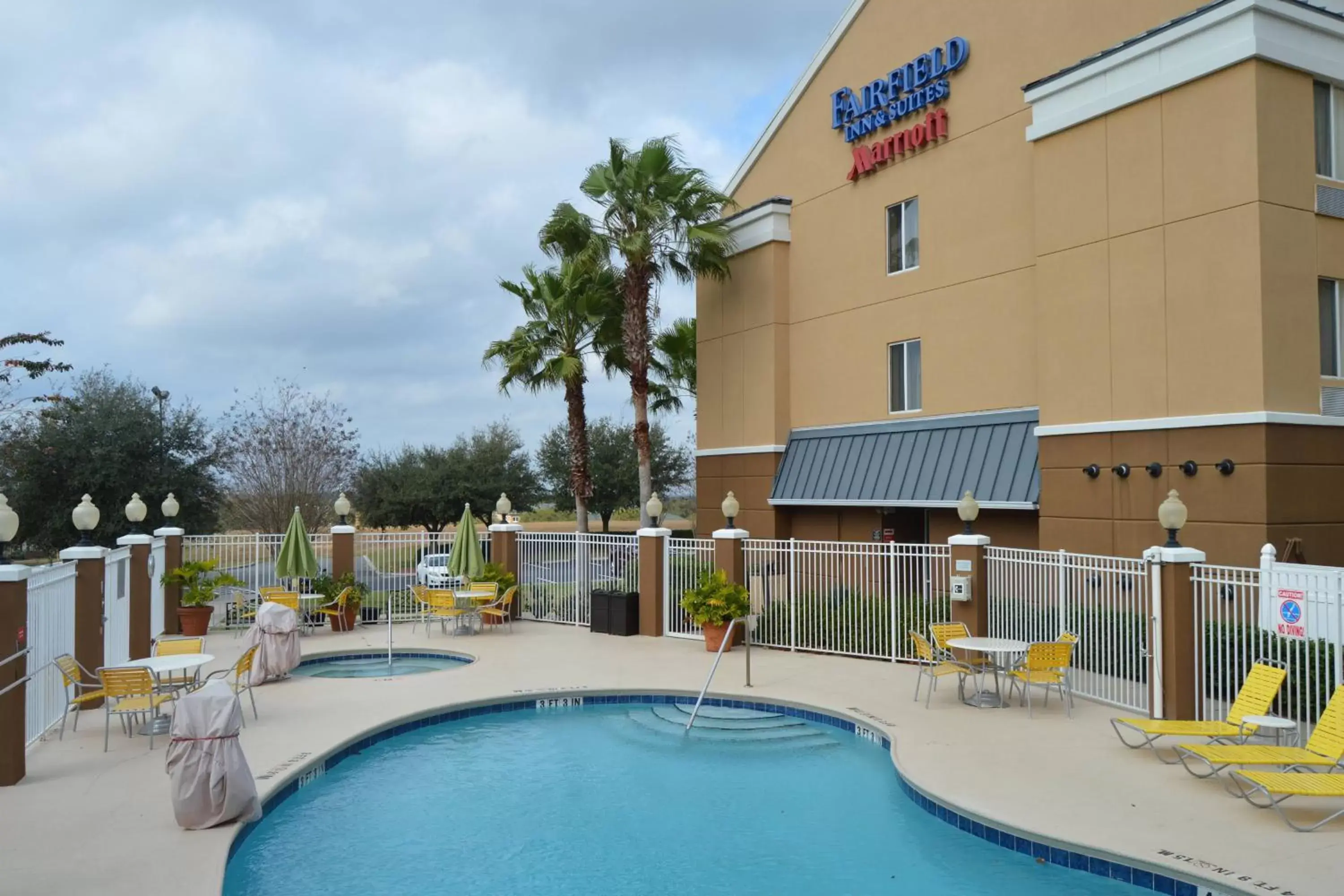 Swimming pool, Property Building in Fairfield Inn & Suites by Marriott Clermont