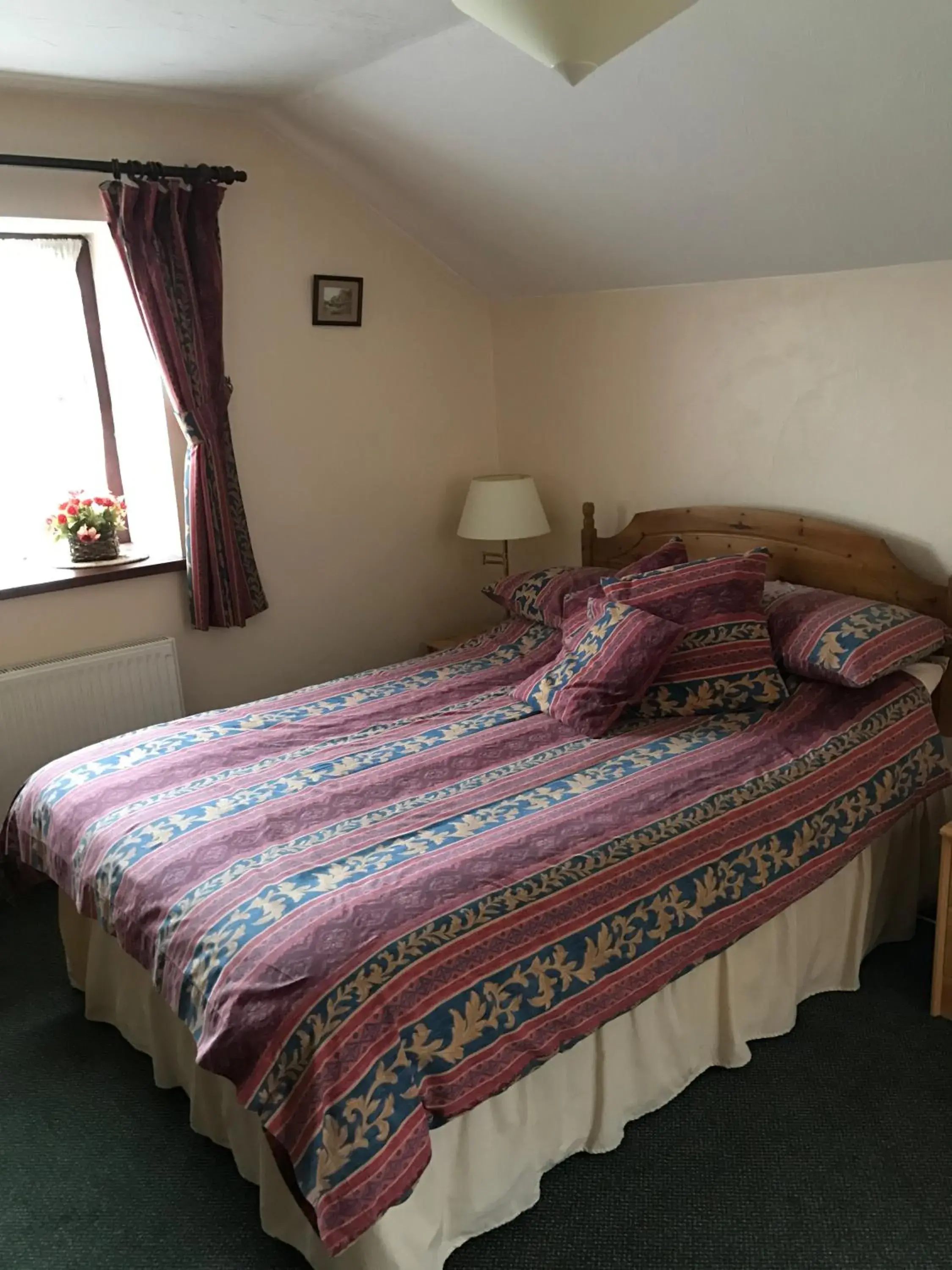 Bedroom, Bed in Middle Flass Lodge