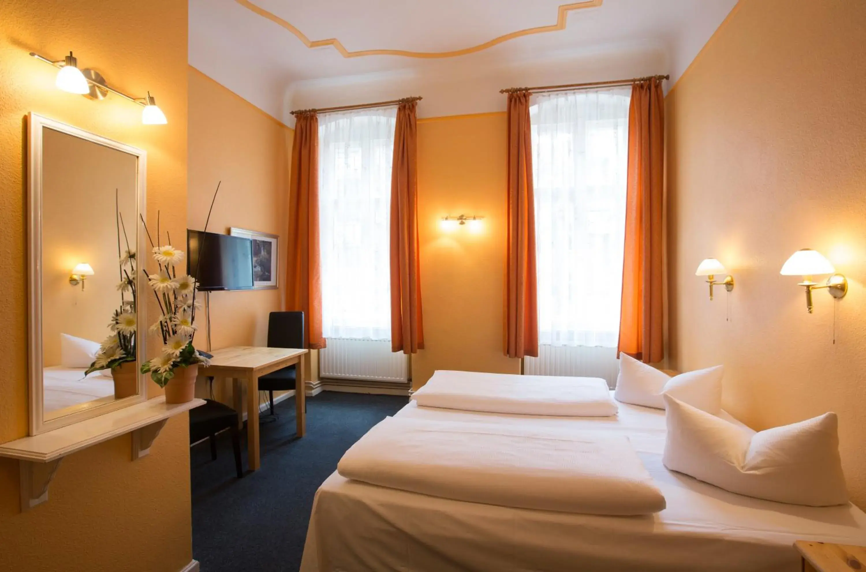 Bedroom, Bed in Hotel am Hermannplatz