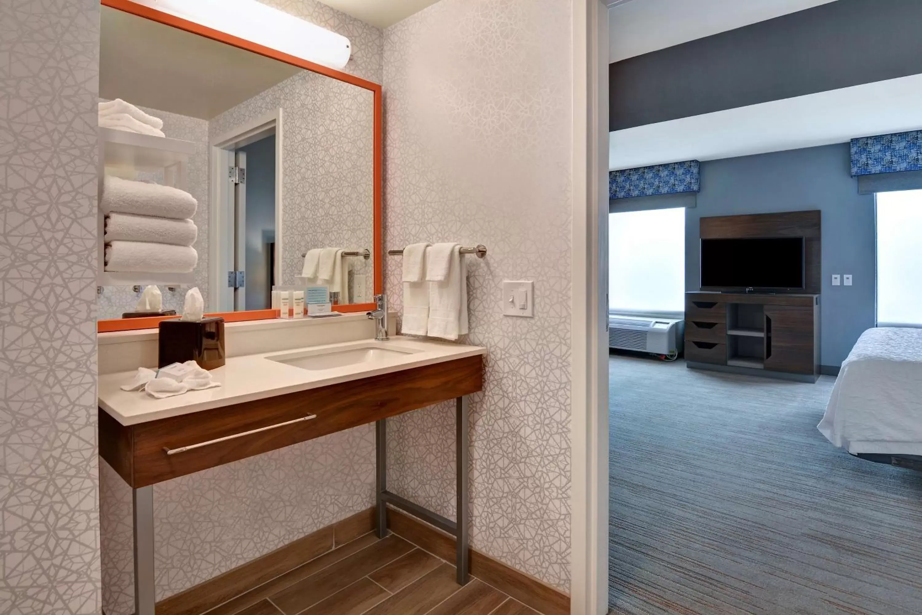 Bedroom, Bathroom in Hampton Inn & Suites Clearwater/St. Petersburg-Ulmerton Road