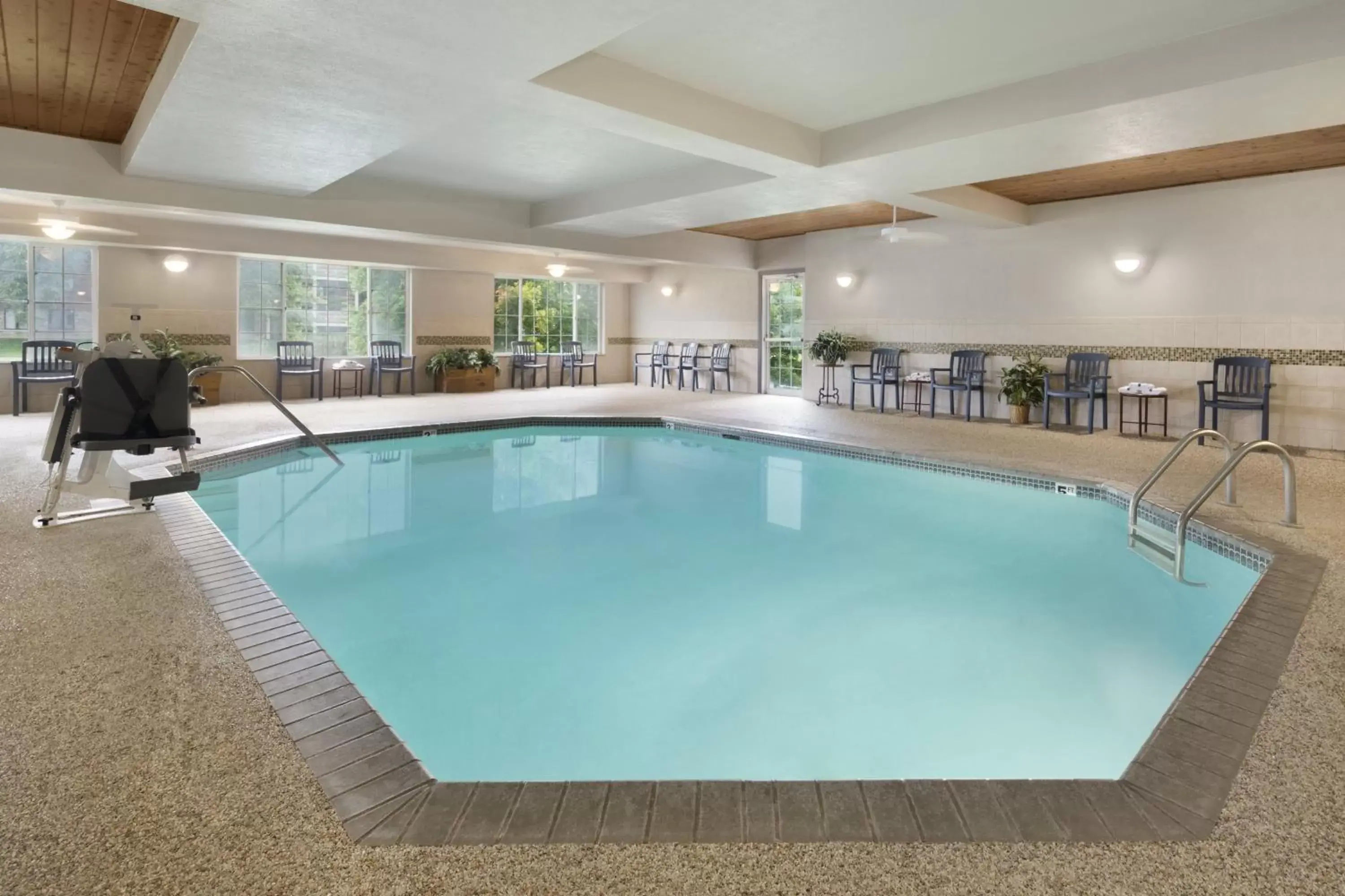 On site, Swimming Pool in Country Inn & Suites by Radisson, Minneapolis/Shakopee, MN