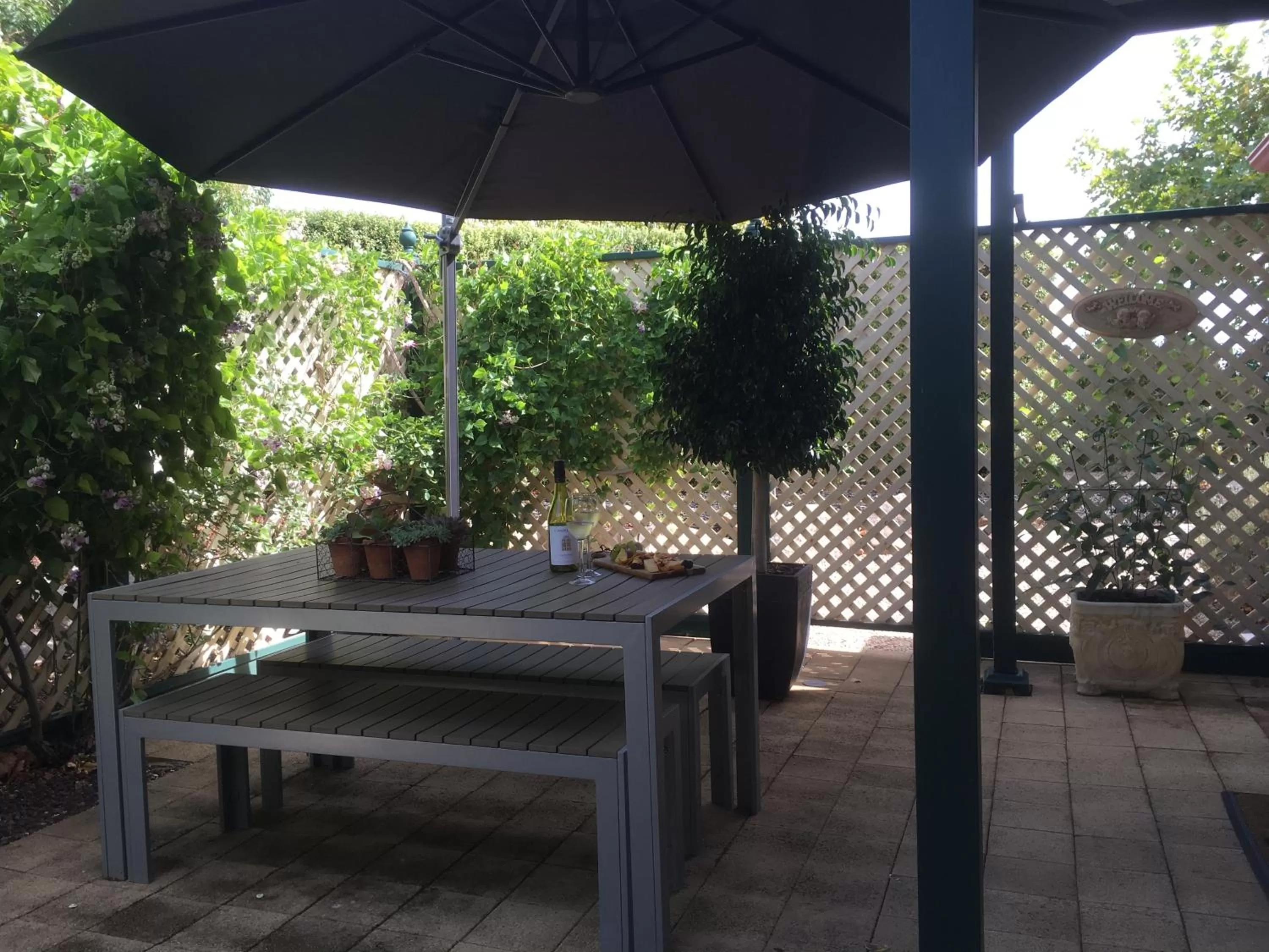 Balcony/Terrace, Restaurant/Places to Eat in Wine and Roses Bed and Breakfast