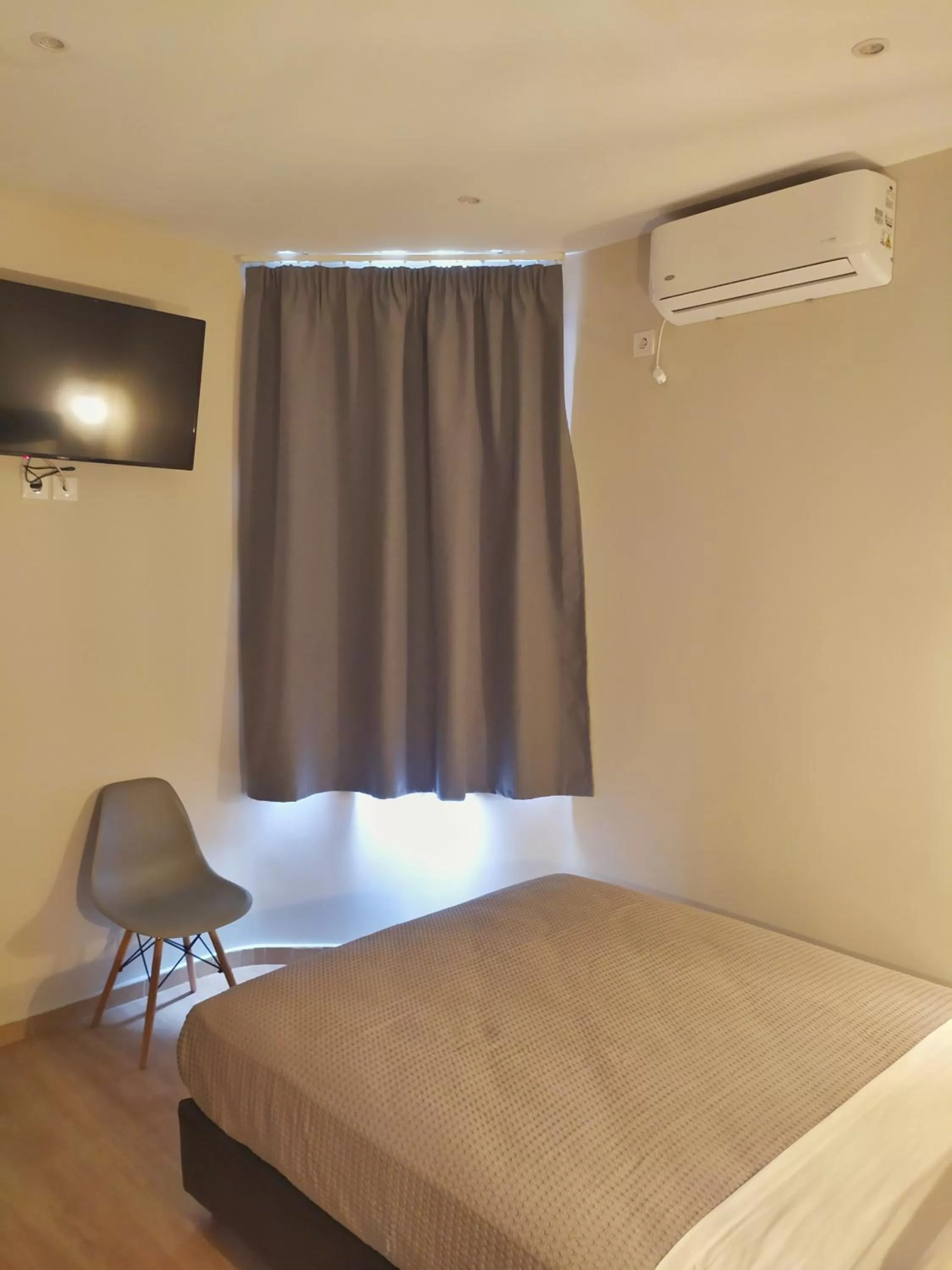 Bed in New Amaryllis Hotel