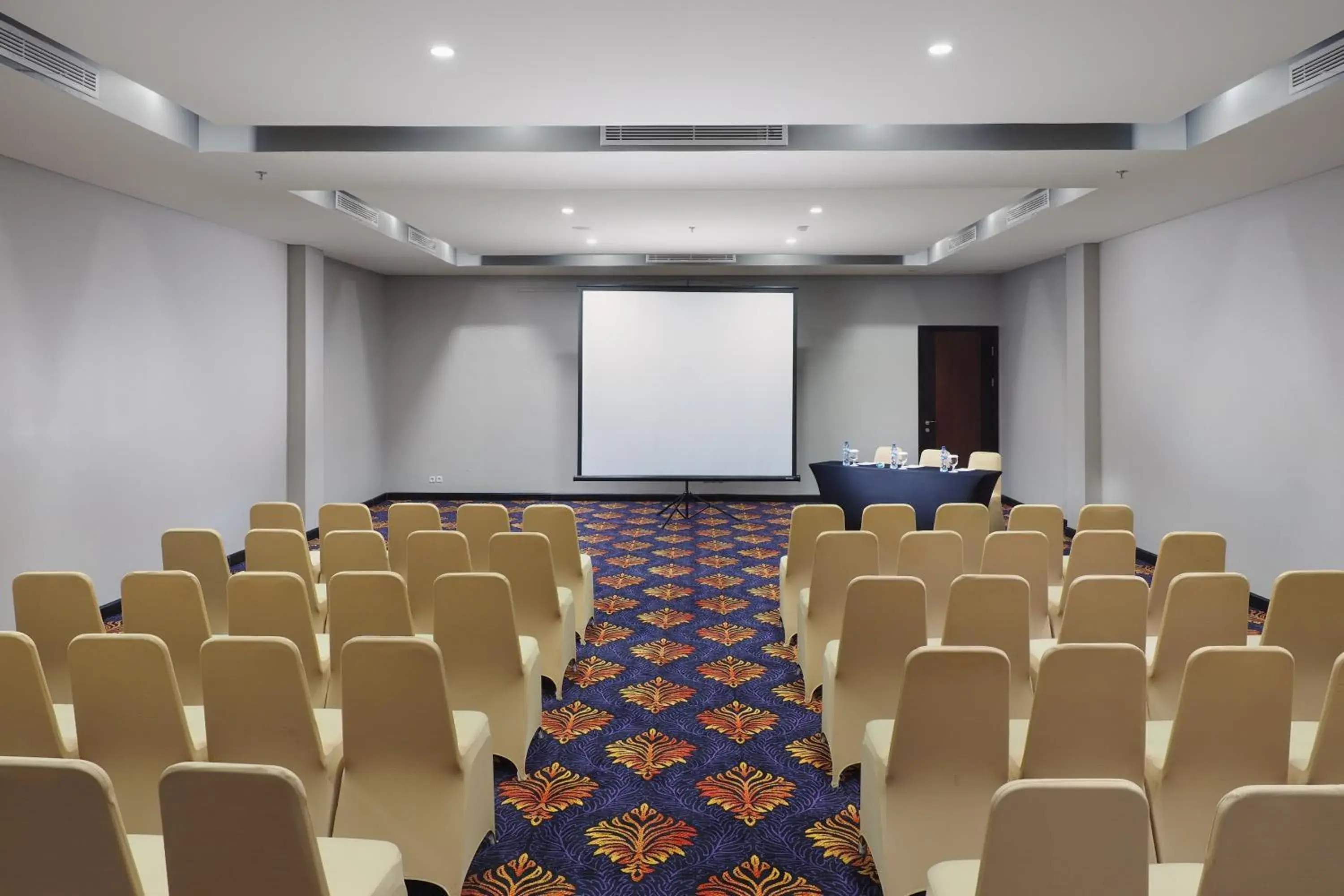 Business facilities in d'primahotel Kualanamu Medan