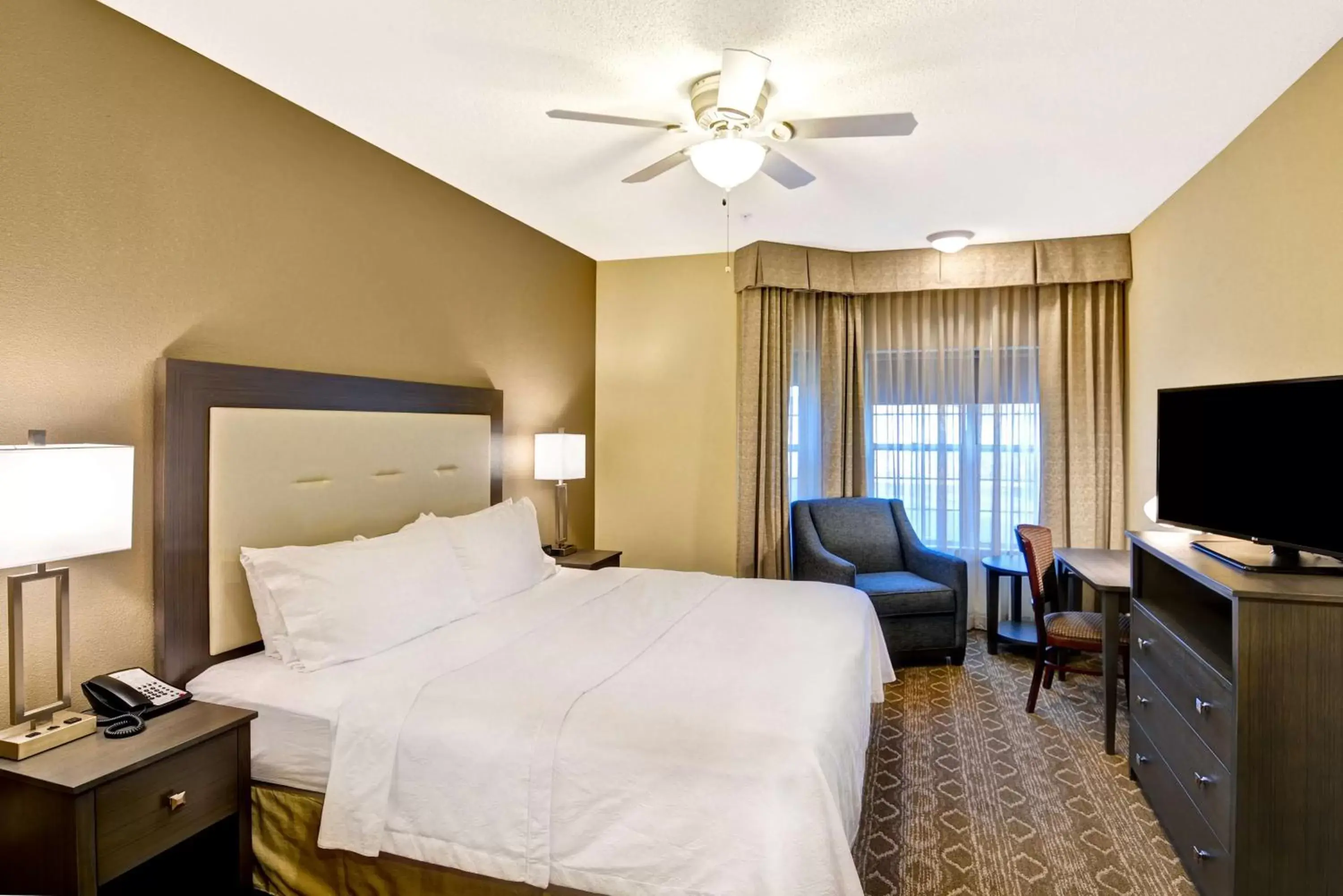 Bedroom in Homewood Suites by Hilton Kansas City/Overland Park