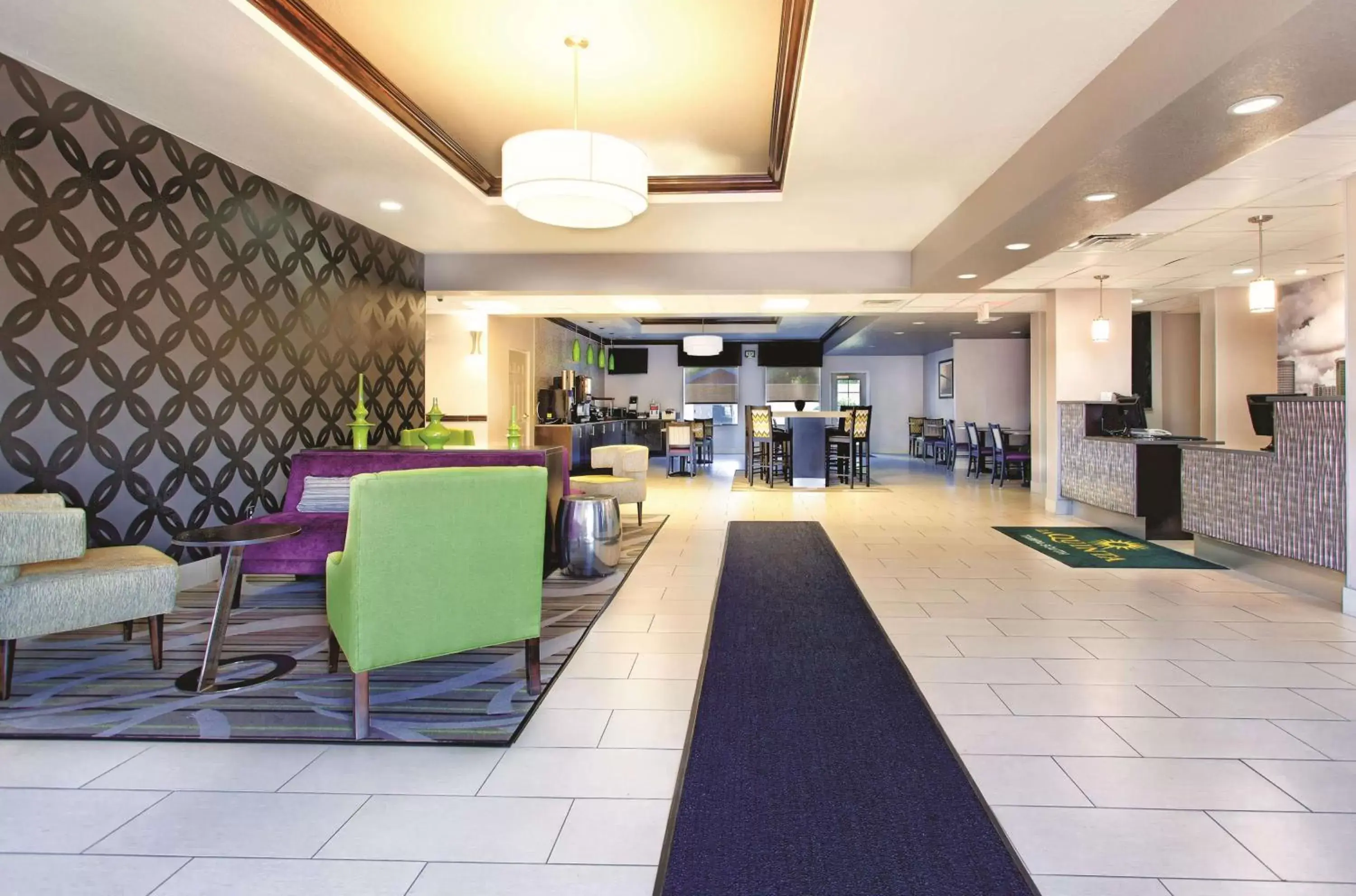 Lobby or reception in La Quinta by Wyndham Tampa Bay Area-Tampa South
