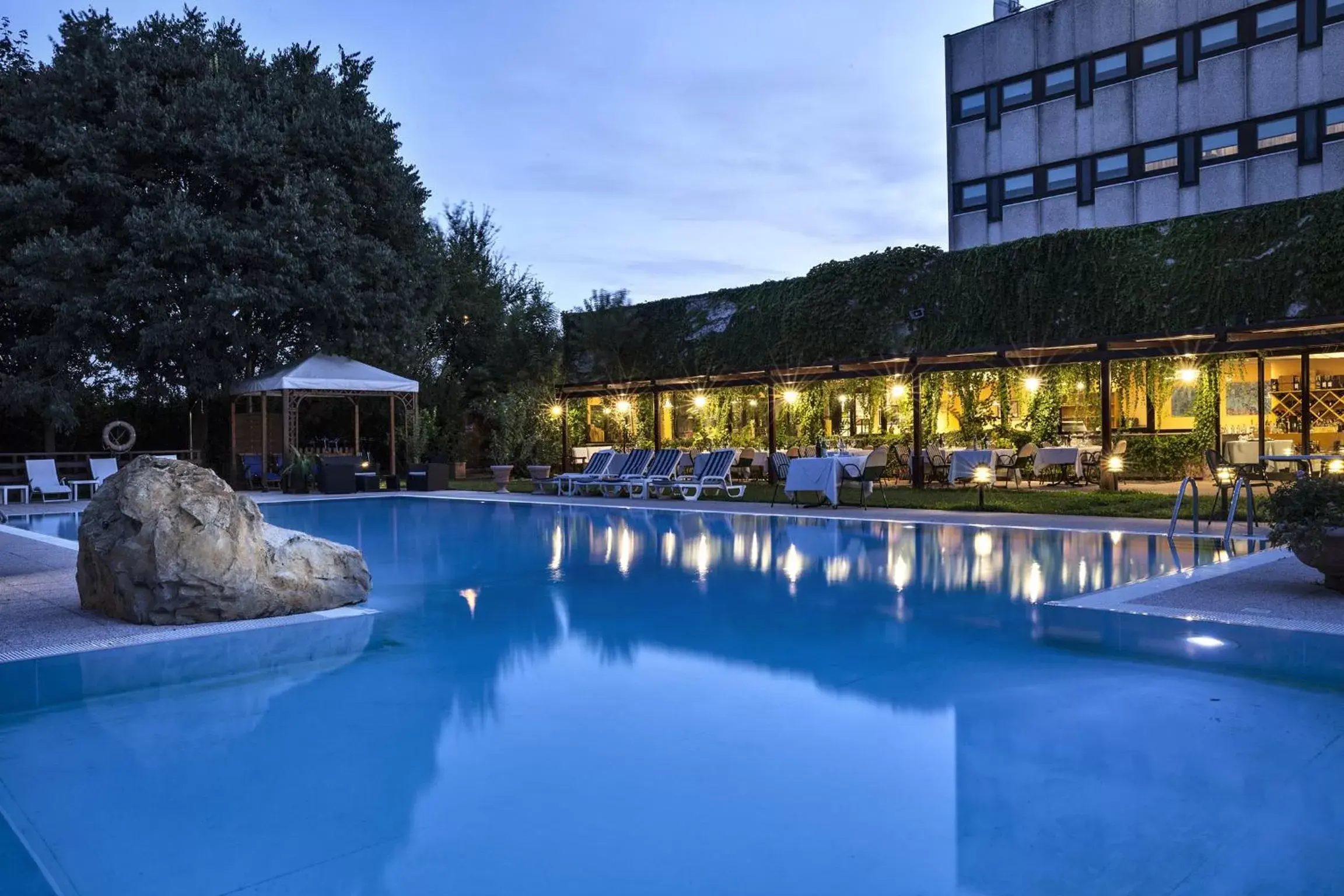 Patio, Swimming Pool in Hotel Saccardi & Spa - Adults Only