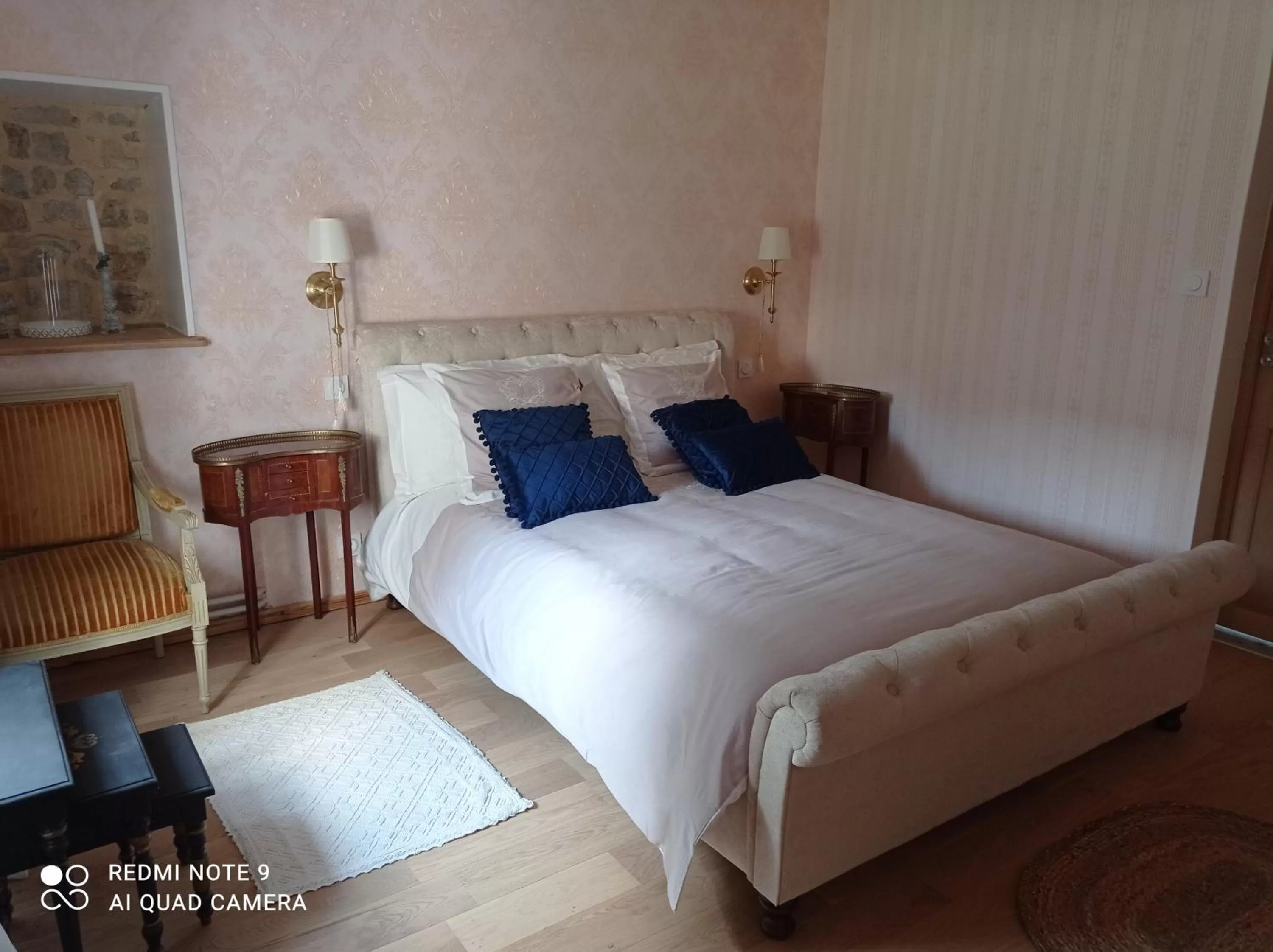 Bedroom, Bed in Aux Léopards Normands