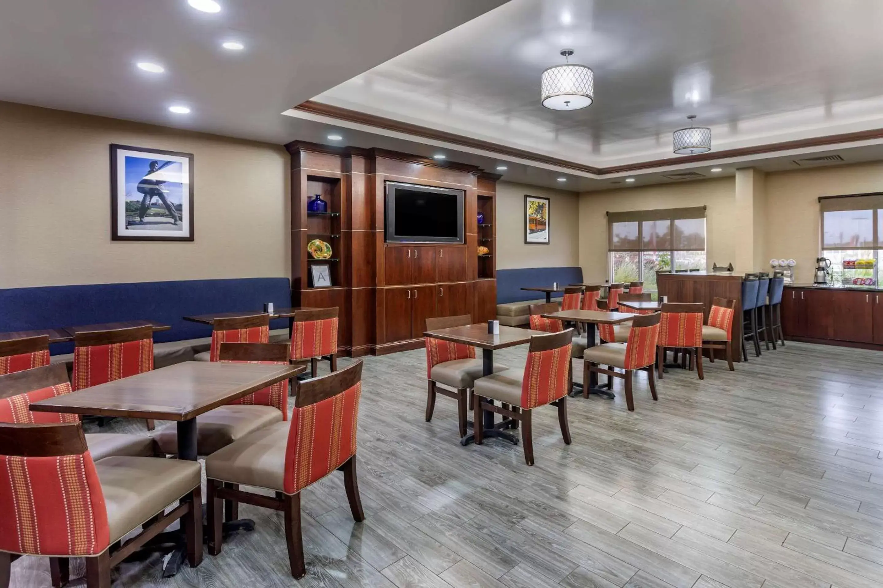 Restaurant/Places to Eat in Comfort Suites Olive Branch