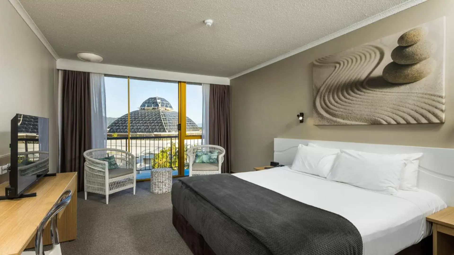 Bedroom in Pacific Hotel Cairns