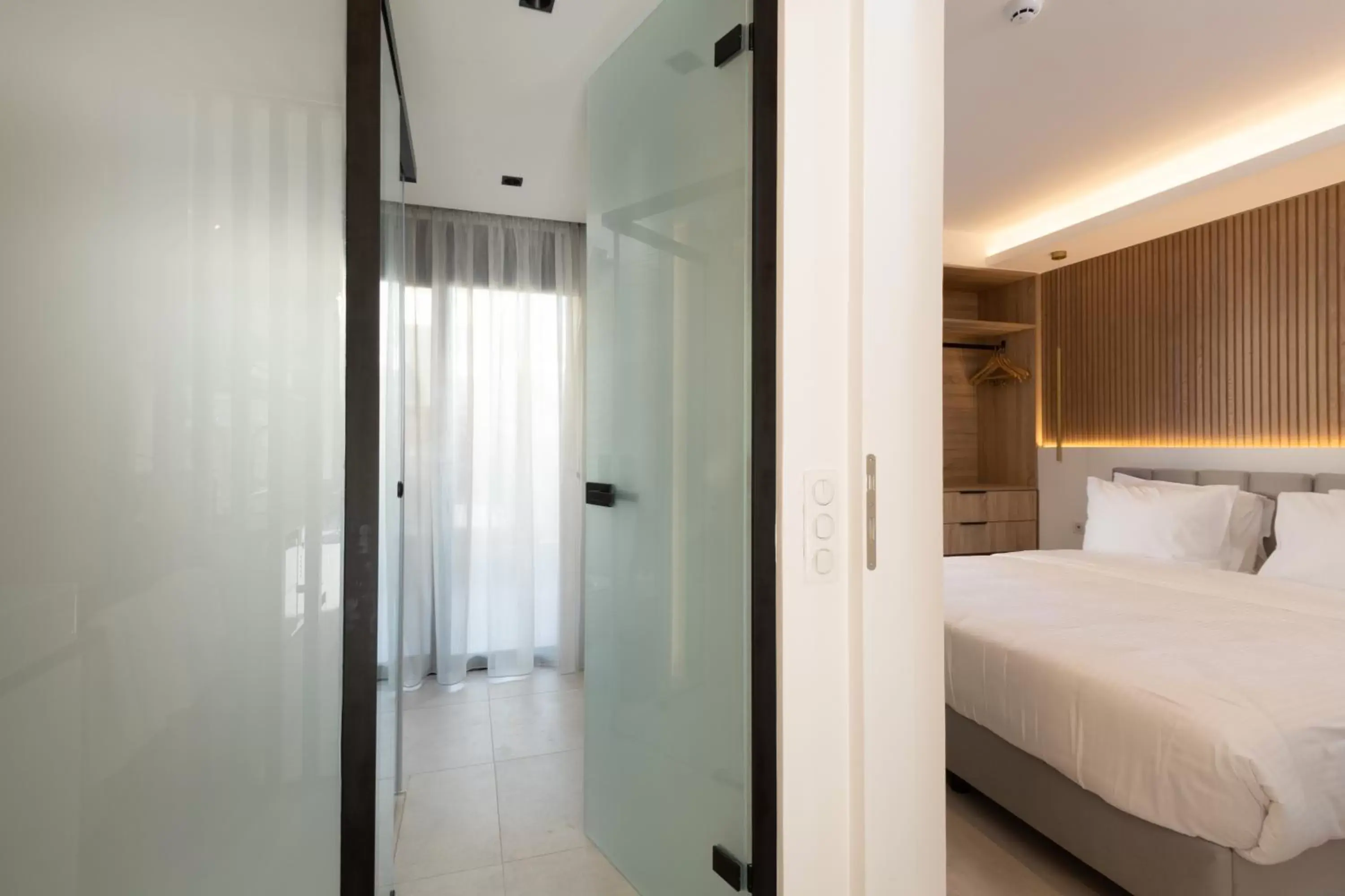 Bathroom, Bed in LUX&EASY Athens Metro Suites